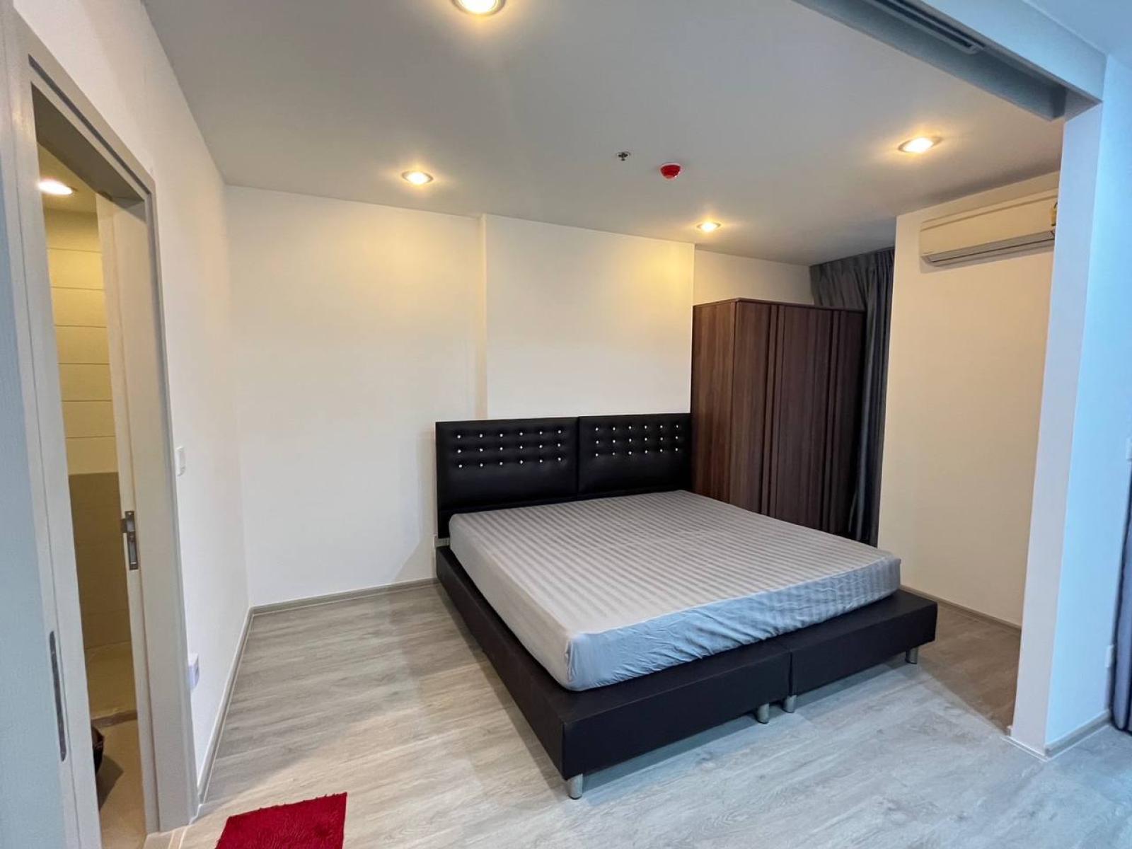 Ideo Q Chula - Samyan【𝐑𝐄𝐍𝐓】The charm of the room lies in its perfect balance of elements; simple yet with details to admire. Contact Line ID: @hacondo Ideo Q Chula - Samyan【𝐑𝐄𝐍𝐓】The charm of the room lies in its perfect balance of elements; simple yet with details to admire. Contact Line ID: @hacondo