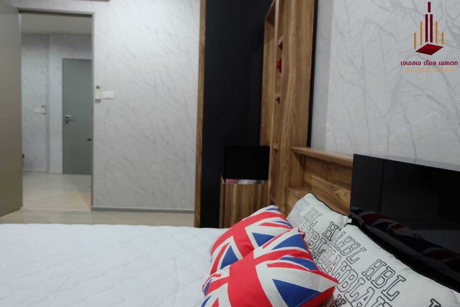 ✨ For Rent: Life Ratchadapisek Condo ✨ 💰 Only 16,000 THB/month