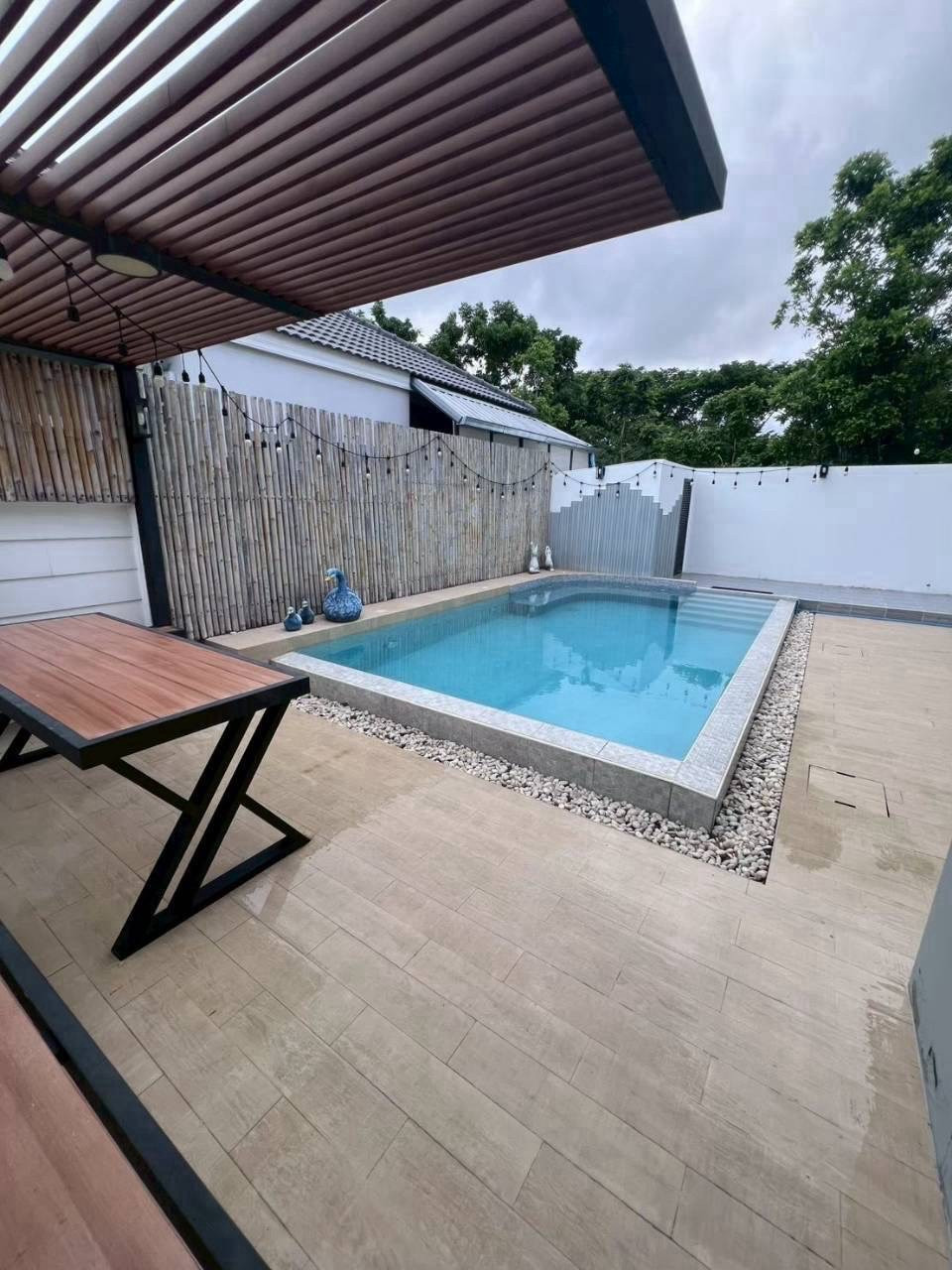บ้านเดี่ยว 2 ชั้น พร้อมสระว่ายน้ำระบบเกลือ พลา บ้านฉาง ระยอง บ้านเดี่ยว 2 ชั้น พร้อมสระว่ายน้ำระบบเกลือ พลา บ้านฉาง ระยอง