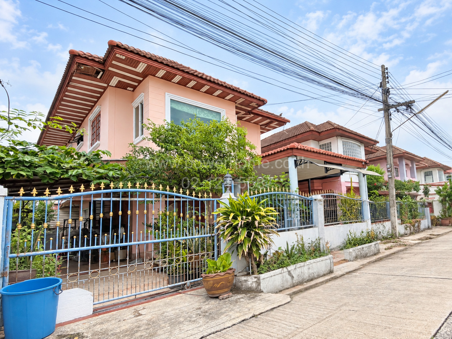 2-story twin house, Sindhorn Village, Rangsit, good location, convenient travel, near Pathum Thani Vocational College.