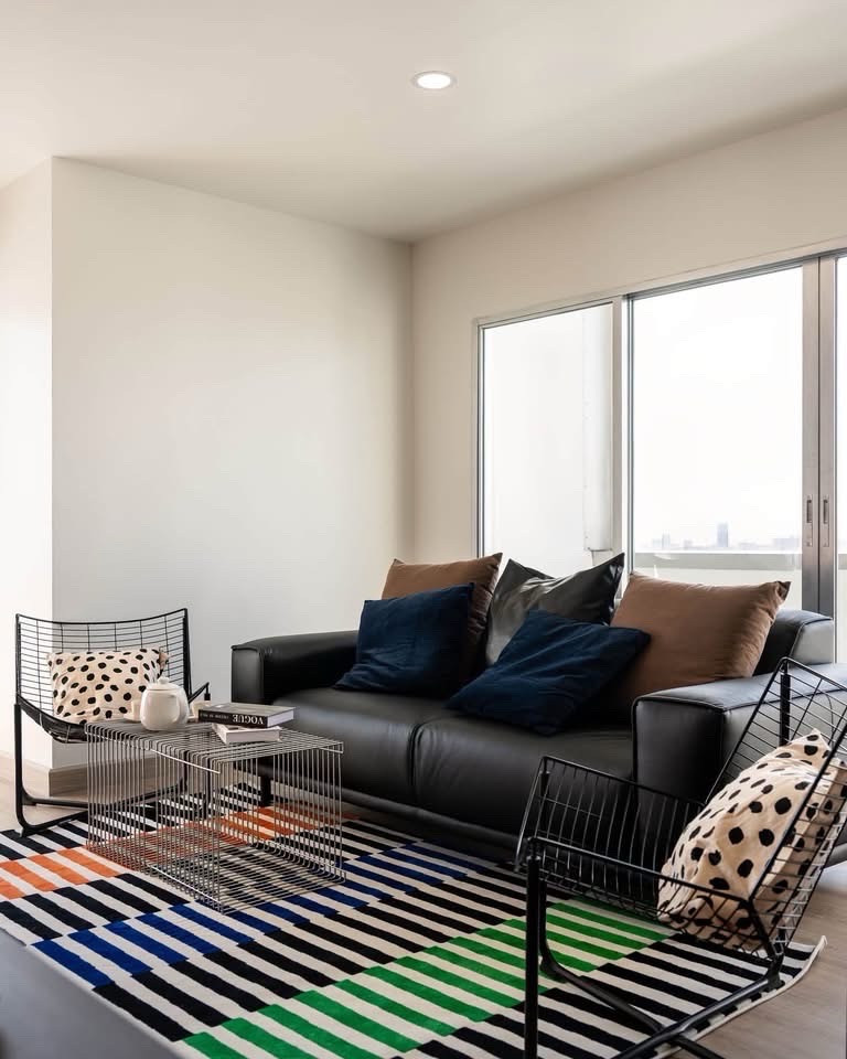 Condo for sale, Sarin Place Ratchada 46, large size, has a home feel, high floor, unblocked view, suitable for both investment and living. Condo for sale, Sarin Place Ratchada 46, large size, has a home feel, high floor, unblocked view, suitable for both investment and living.