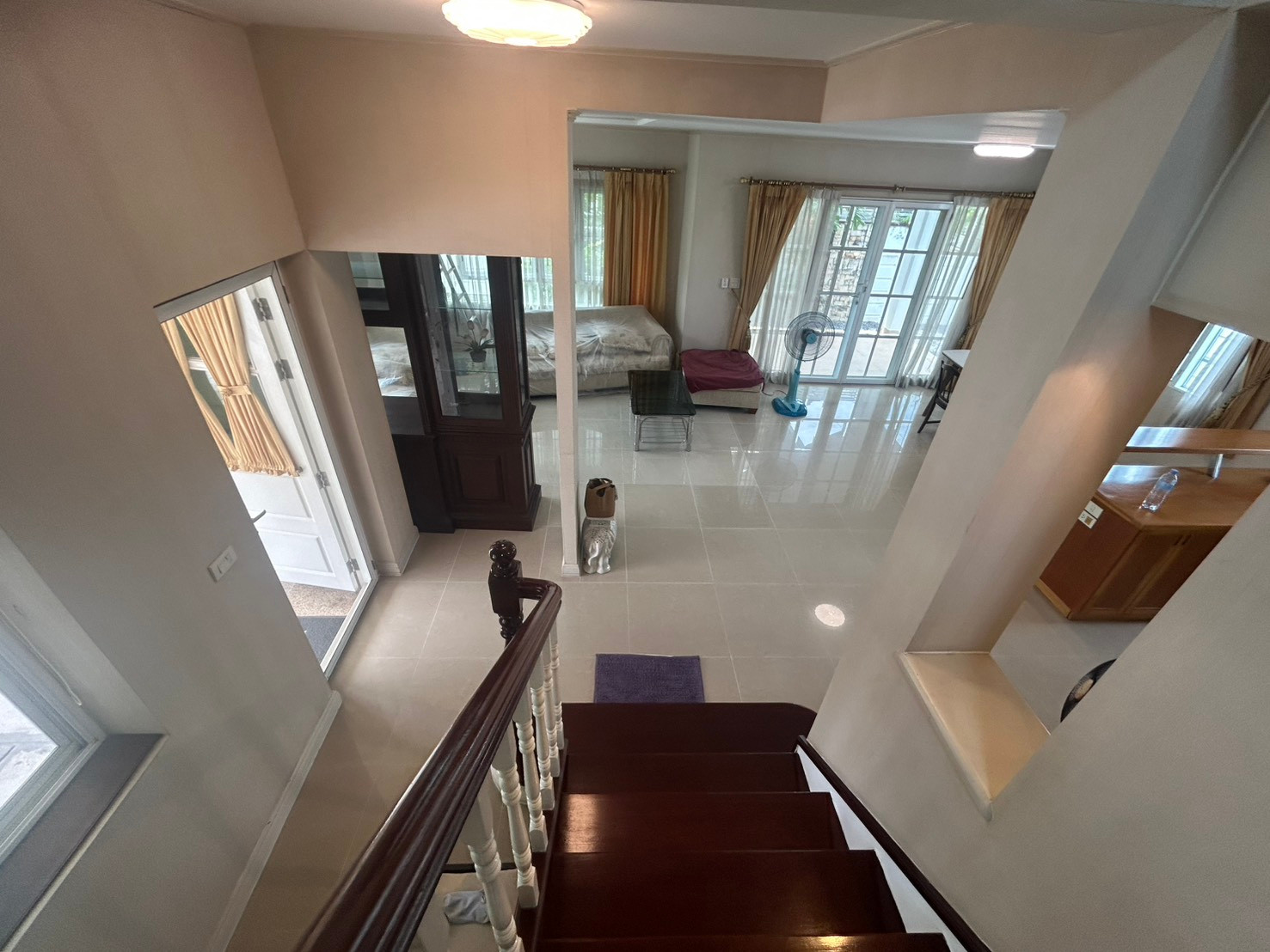 ให้เช่าบ้านเดี่ยว 2 ชั้น รีโนเวทใหม่ทั้งหลัง โครงการ หมู่บ้านภัทรา–ถนน รามคำแหง แอร์เฟอร์นิเจอร์ครบ มี4ห้องนอน 3ห้องน้ำ ราคาเช่า40,000บาท/เดือน – รูปที่ 2