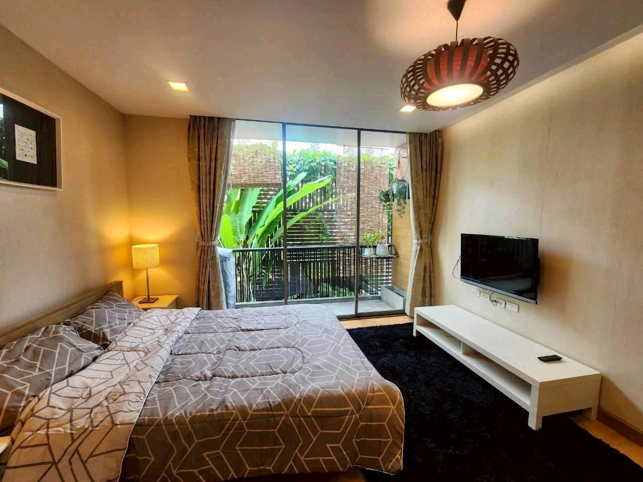 🏠 Condo for rent Quad Sathorn | 1 bedroom, 1 bathroom | 35 sq m. | 14,000 baht/month ​✨ Condo in the heart of Silom-Sathorn. The biggest room on the floor Cheapest price in this area!  2nd floor, large balcony