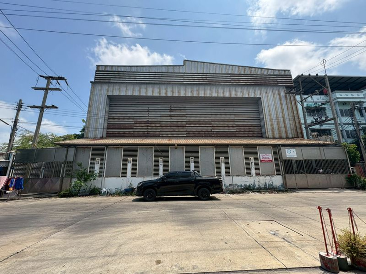 Rama 2 land with factory and office, easy for trucks to get in and out, good location, 2 ways to enter. Rama 2 land with factory and office, easy for trucks to get in and out, good location, 2 ways to enter.