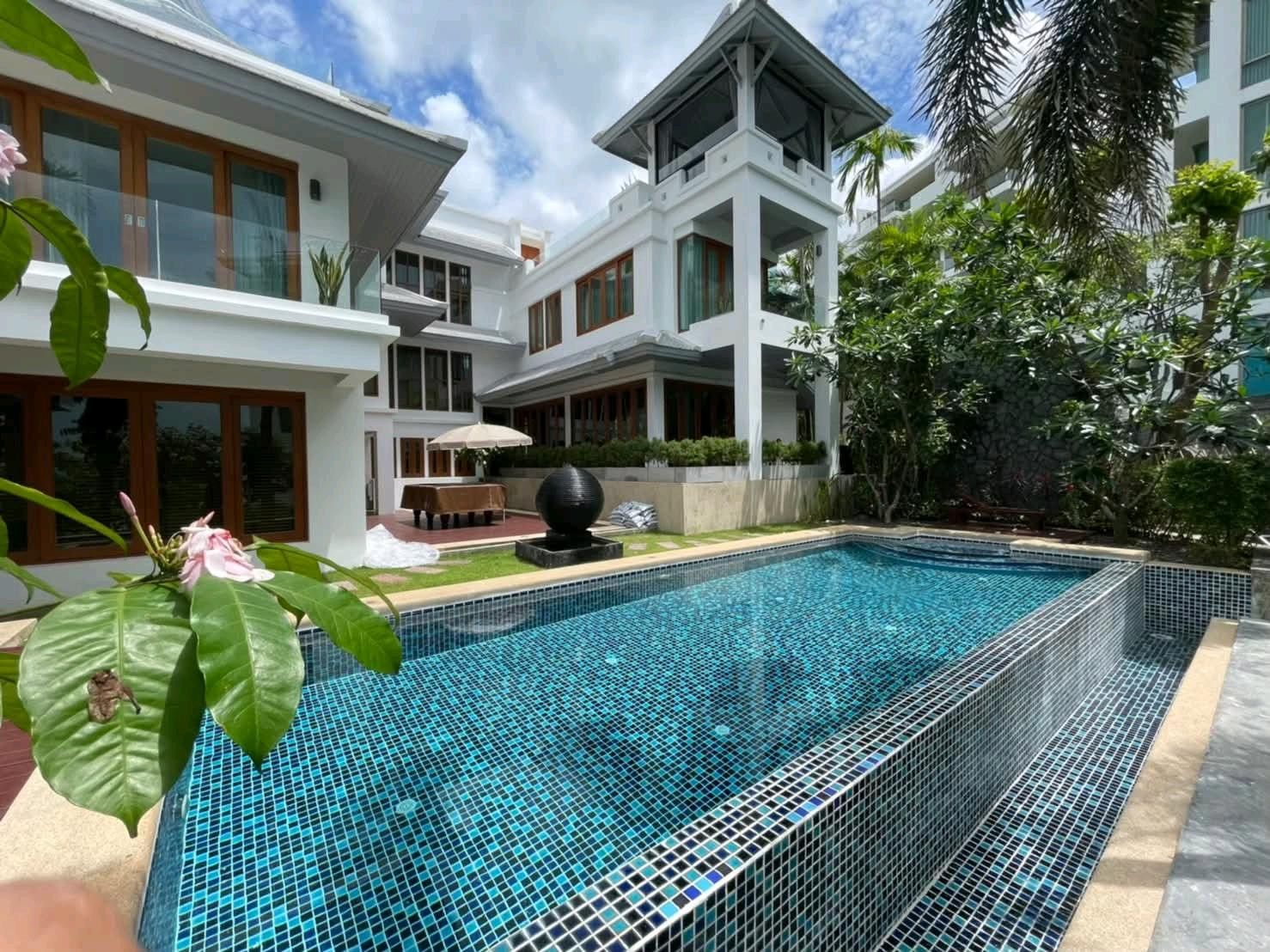 🌊 For sale / rent 𝗟𝗨𝗫𝗨𝗥𝗬 𝗕𝗘𝗔𝗖𝗛𝗙𝗥𝗢𝗡𝗧 𝗩𝗜𝗟𝗟𝗔 | North Pattaya – Wong Amat Beach | 𝟱 𝗕𝗘𝗗𝗥𝗢𝗢𝗠𝗦 | Private pool + private access to the sea 🌊 For sale / rent 𝗟𝗨𝗫𝗨𝗥𝗬 𝗕𝗘𝗔𝗖𝗛𝗙𝗥𝗢𝗡𝗧 𝗩𝗜𝗟𝗟𝗔 | North Pattaya – Wong Amat Beach | 𝟱 𝗕𝗘𝗗𝗥𝗢𝗢𝗠𝗦 | Private pool + private access to the sea