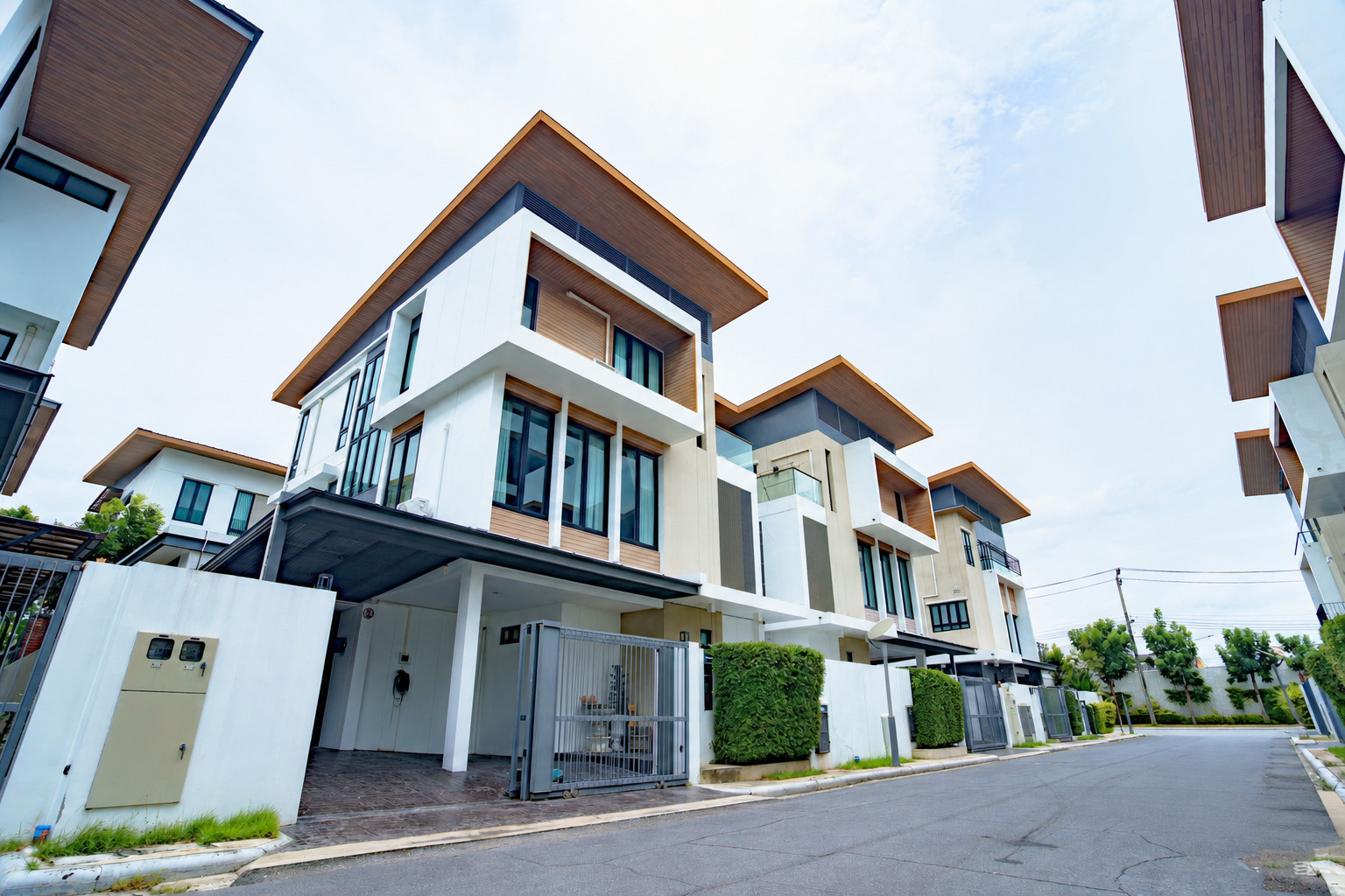 🔥 ขายต่ำกว่าราคาตลาด! The Ava Residence สุขุมวิท 77 บ้านเดี่ยว Luxury 426 ตร.ม. เพียง 28.5 ล้าน 🔥 ขายต่ำกว่าราคาตลาด! The Ava Residence สุขุมวิท 77 บ้านเดี่ยว Luxury 426 ตร.ม. เพียง 28.5 ล้าน