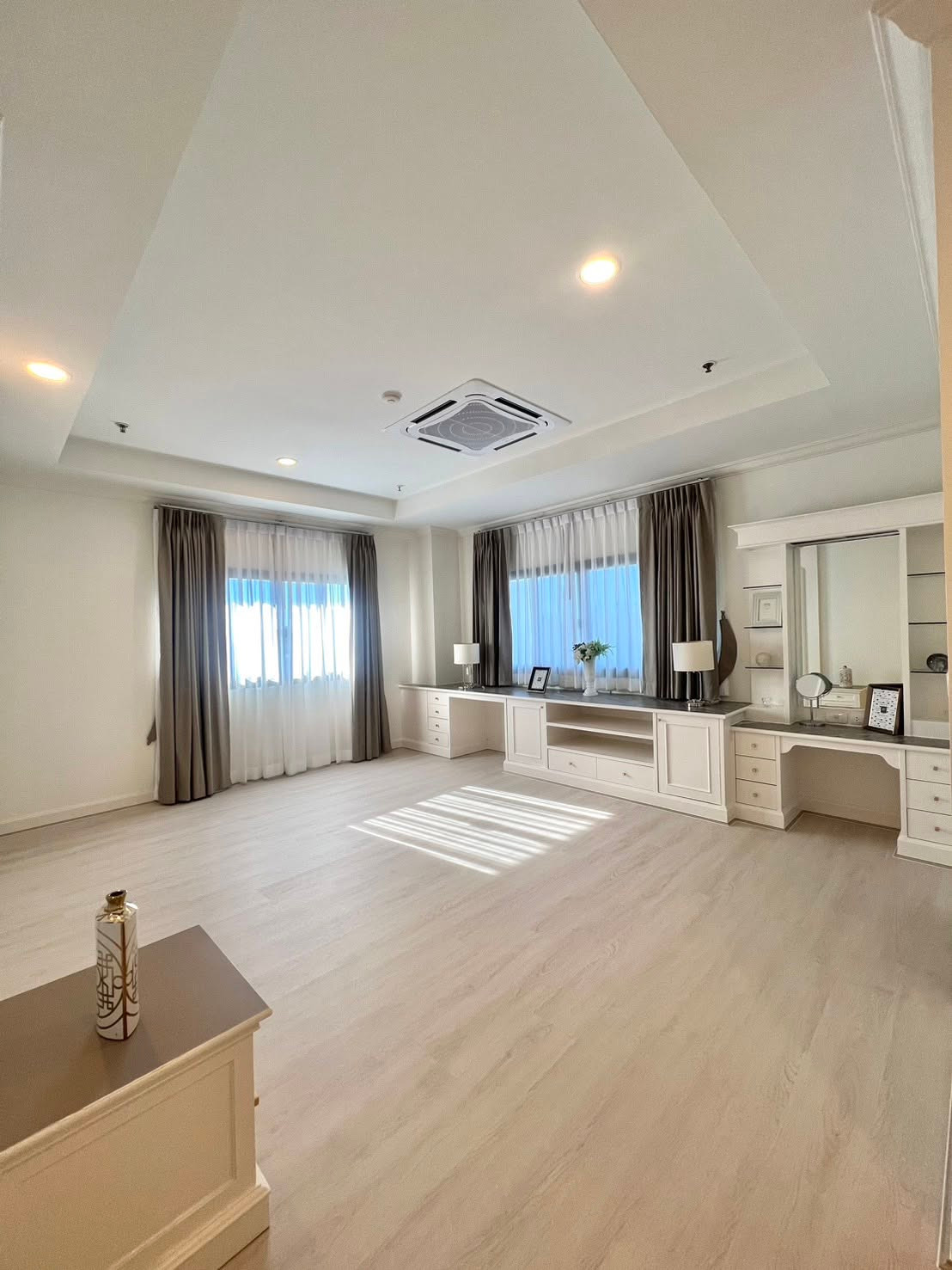 🏙️ ให้เช่า 𝗚𝗣 𝗚𝗥𝗔𝗡𝗗 𝗧𝗢𝗪𝗘𝗥 | 𝗣𝗘𝗡𝗧𝗛𝗢𝗨𝗦𝗘 𝗗𝗨𝗣𝗟𝗘𝗫 ✨ | 4 ห้องนอน | 400 ตร.ม. | 𝗣𝗘𝗧 𝗙𝗥𝗜𝗘𝗡𝗗𝗟𝗬 🐶🐱 | สุขุมวิท 23