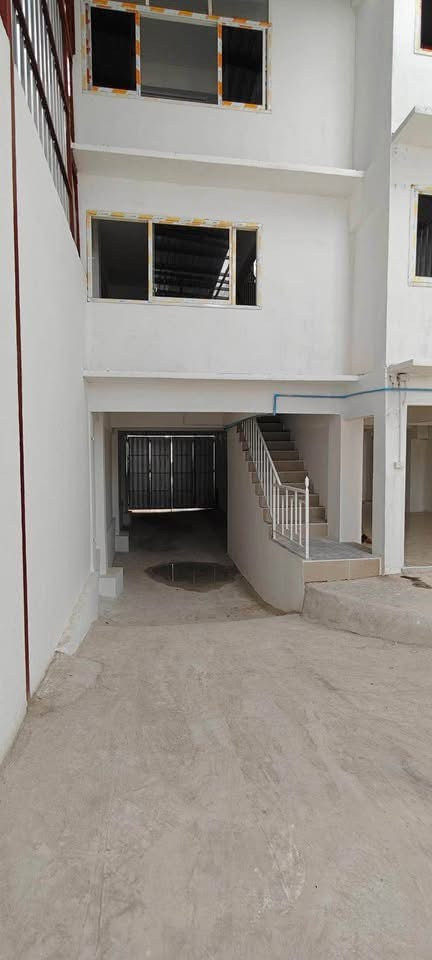Warehouse for rent, storage space, commercial building, 4 floors, 2 units next to each other, good price, good location, Soi Thian Talay 15. Next to Bang Khun Thian Chai Thale Road, area 608 sq m., main road, trucks can easily enter and exit. – รูปที่ 3