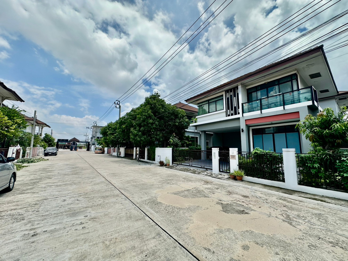 For sale and rent, 2-story detached house, ready to move in, good condition, fully furnished, at the beginning of the project, Laddaville Village 4. Ban Kluai-Sai Noi 51.7 sq m. – รูปที่ 3