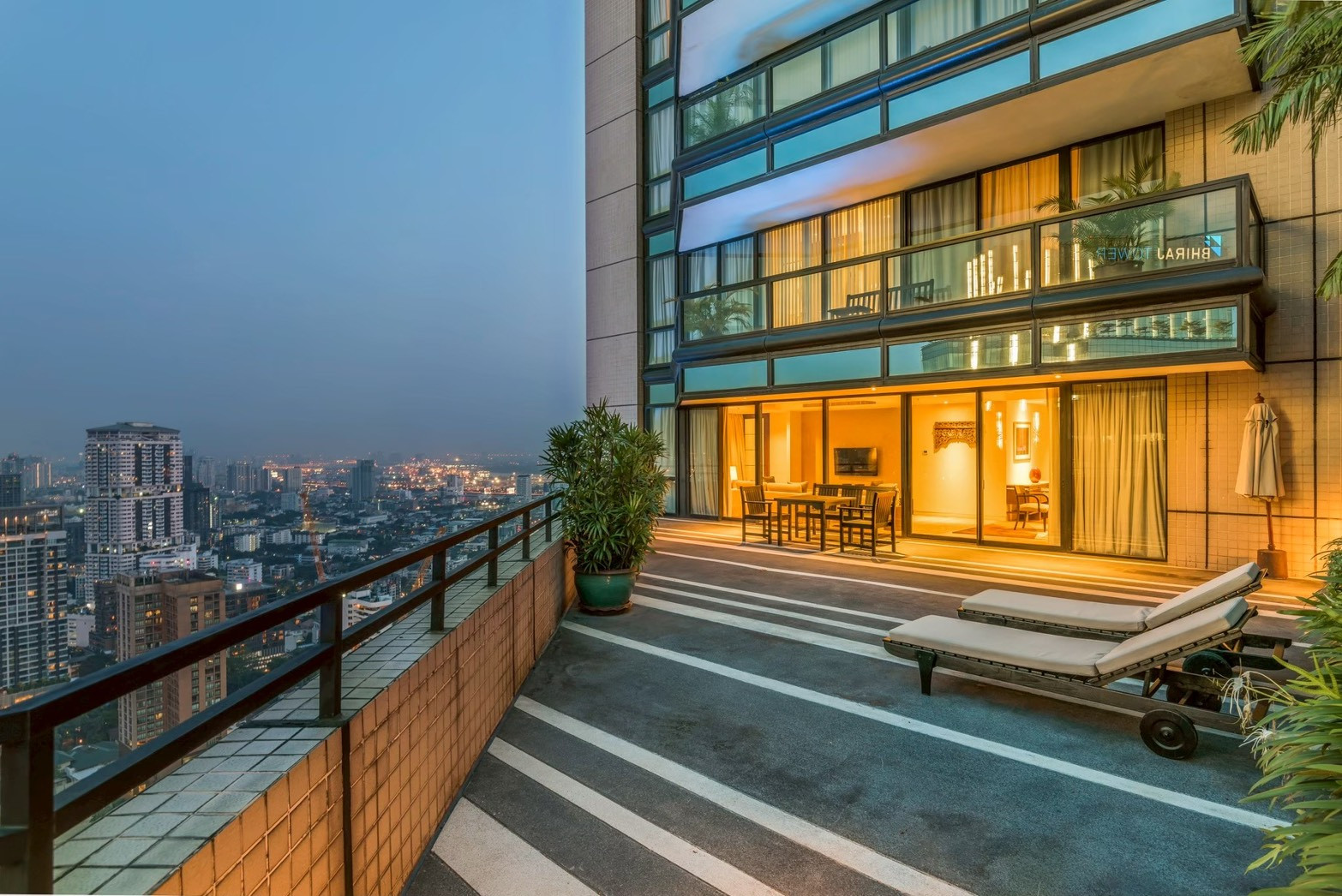 Rent Emporium Suites by Chatrium (Emporium Suites by Chatrium) BTS Phrom Phong Type 2 Bedroom size 330 sqm. Rent Emporium Suites by Chatrium (Emporium Suites by Chatrium) BTS Phrom Phong Type 2 Bedroom size 330 sqm.