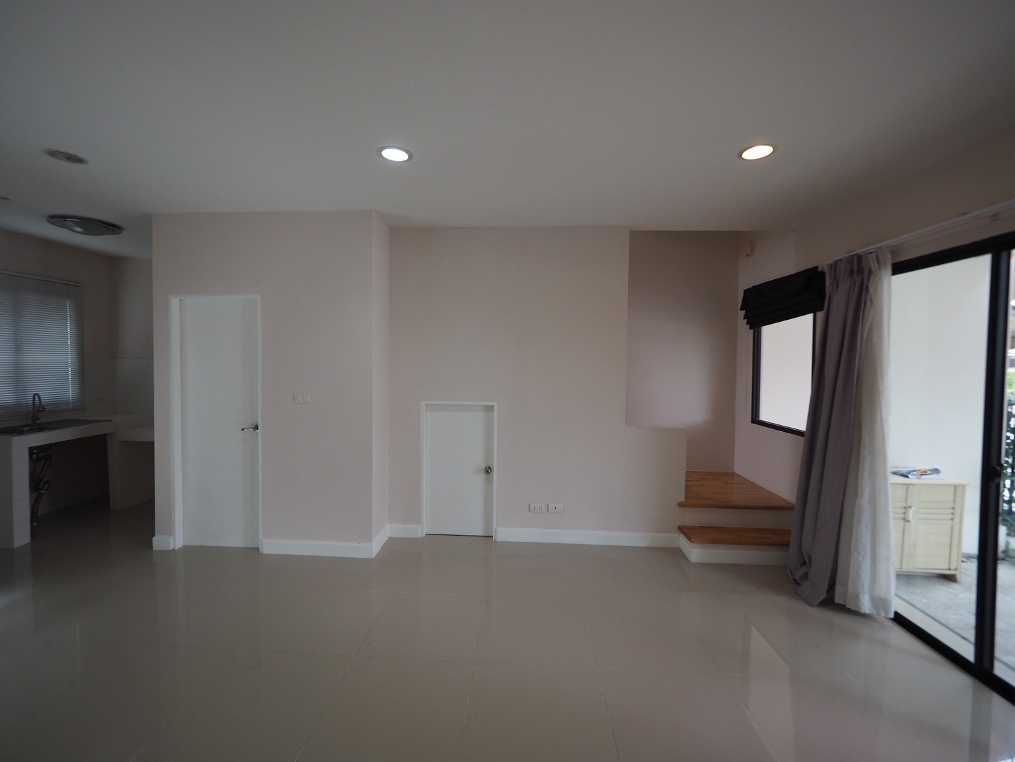 ขายด่วน ทาวน์โฮม 3 ชั้น บ้านกลางเมือง นวมินทร์ 42 ขนาด 20 ตรว. อยู่ถนนเมน ใกล้ส่วนกลาง สภาพดี – รูปที่ 3