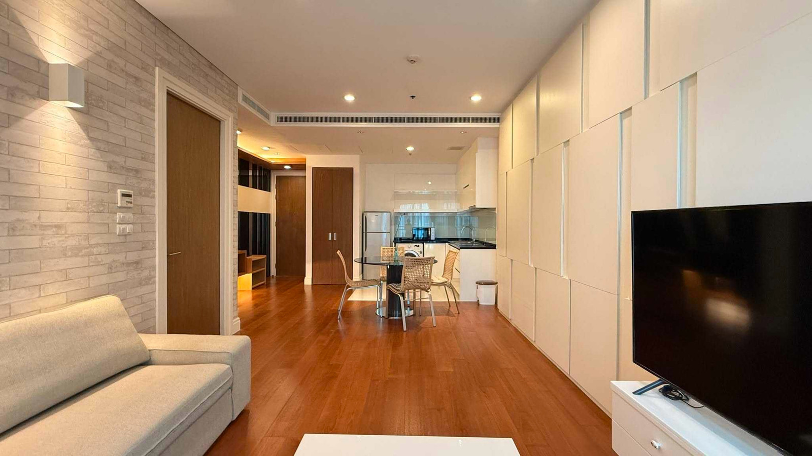 Bright 24 For Rent (Close to BTS:Phrom Phong )
