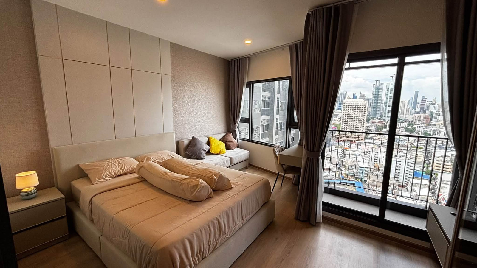 Life Rama 4 - Asoke  ห้องใหม่ เฟอร์นิเจอร์ครบ ว่างพร้อมให้เช่า