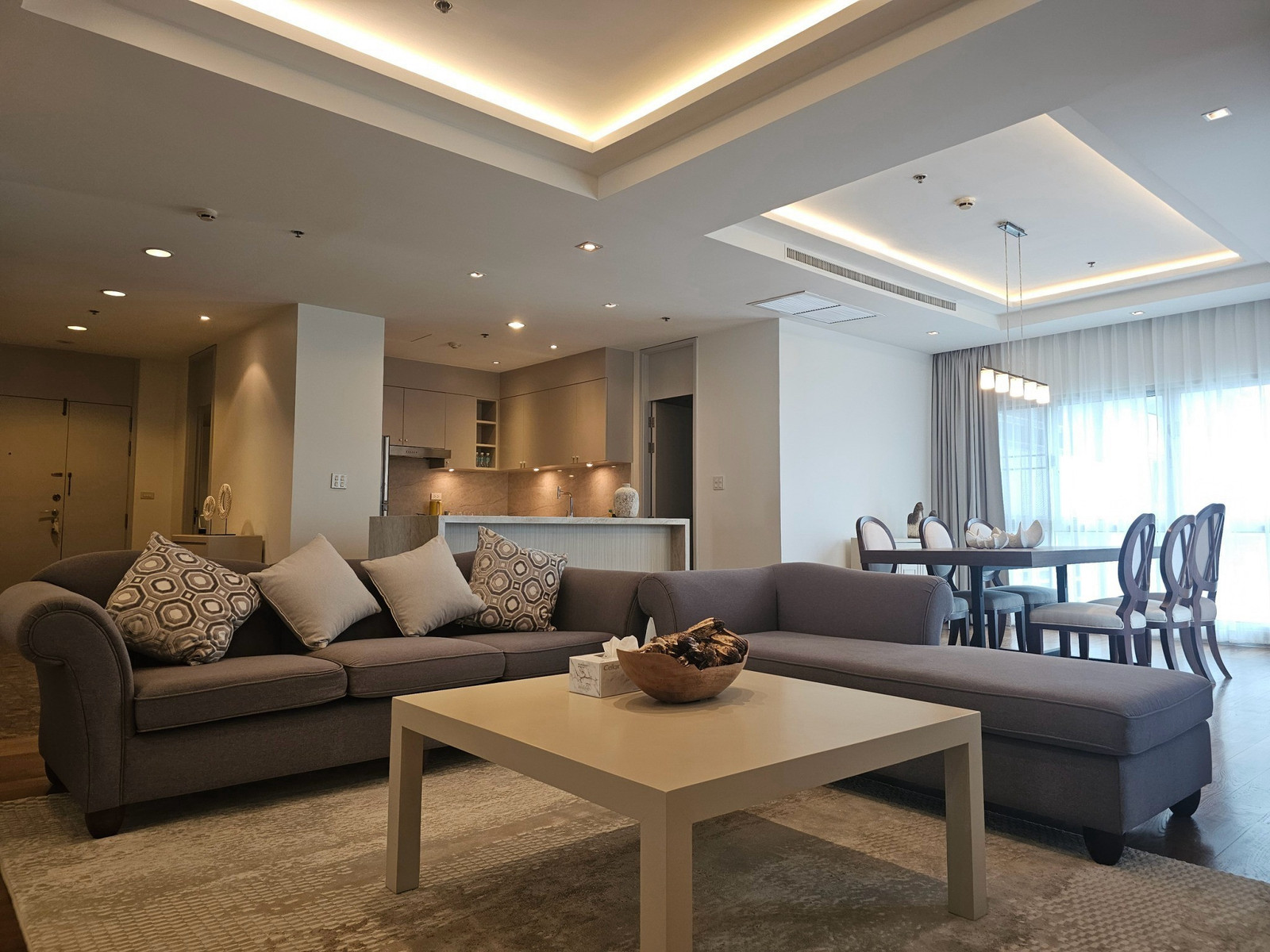 LTH16206 - Pet-Friendly Luxury Condo FOR RENT Royal Residence Park | 220 sq.m. | 3 Beds 3 Baths + 1 Powder Room | BTS Phloenchit | 180K | คอนโดหรูเลี้ยงสัตว์ได้ ให้เช่า เพลินจิต LTH16206 - Pet-Friendly Luxury Condo FOR RENT Royal Residence Park | 220 sq.m. | 3 Beds 3 Baths + 1 Powder Room | BTS Phloenchit | 180K | คอนโดหรูเลี้ยงสัตว์ได้ ให้เช่า เพลินจิต