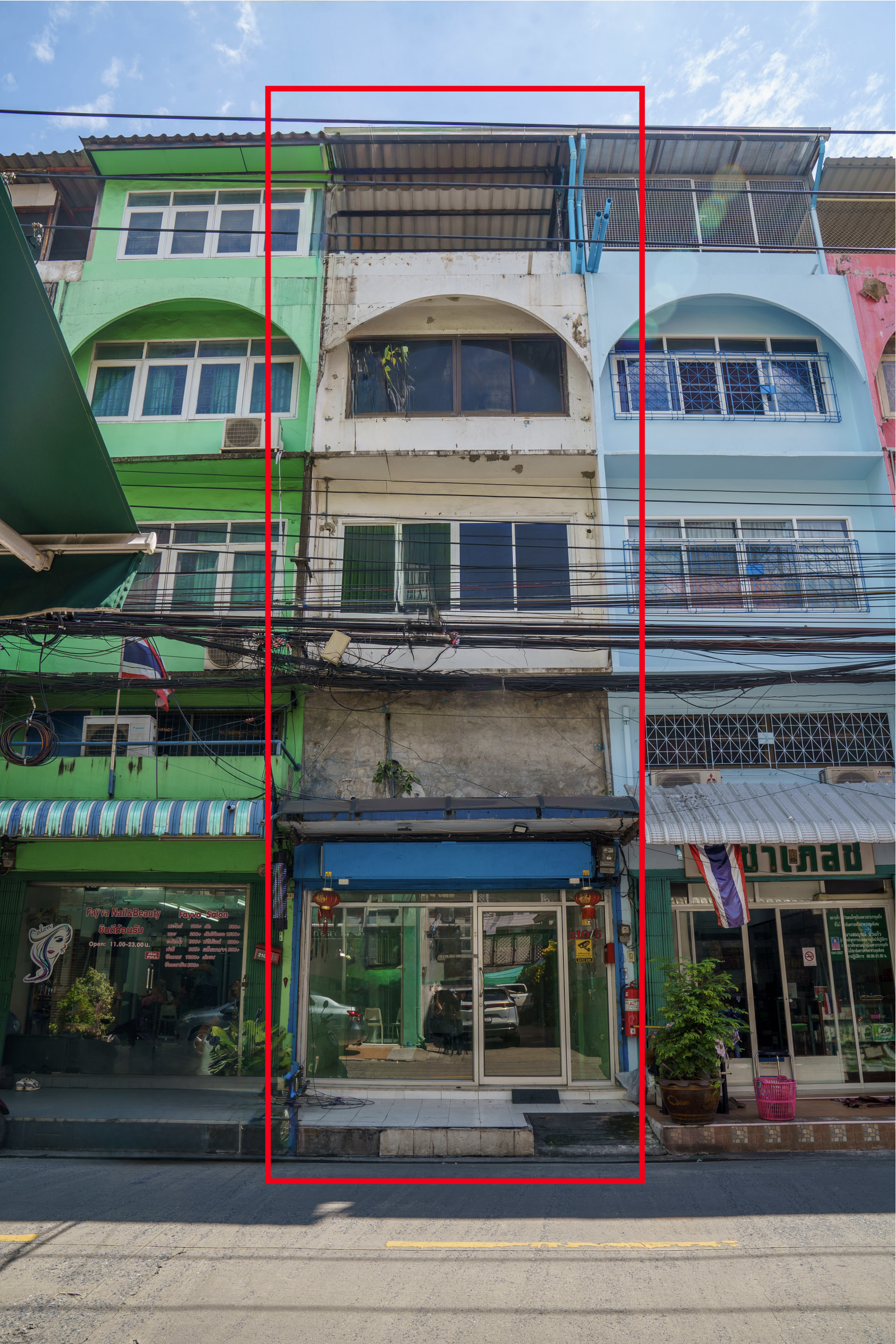 Shophouse for sale, prime location in the heart of Ratchada! Soi Ratchadaphisek 7 (Soi Na Thong) suitable for an office, trading or investment for rent 🔥 Shophouse for sale, prime location in the heart of Ratchada! Soi Ratchadaphisek 7 (Soi Na Thong) suitable for an office, trading or investment for rent 🔥