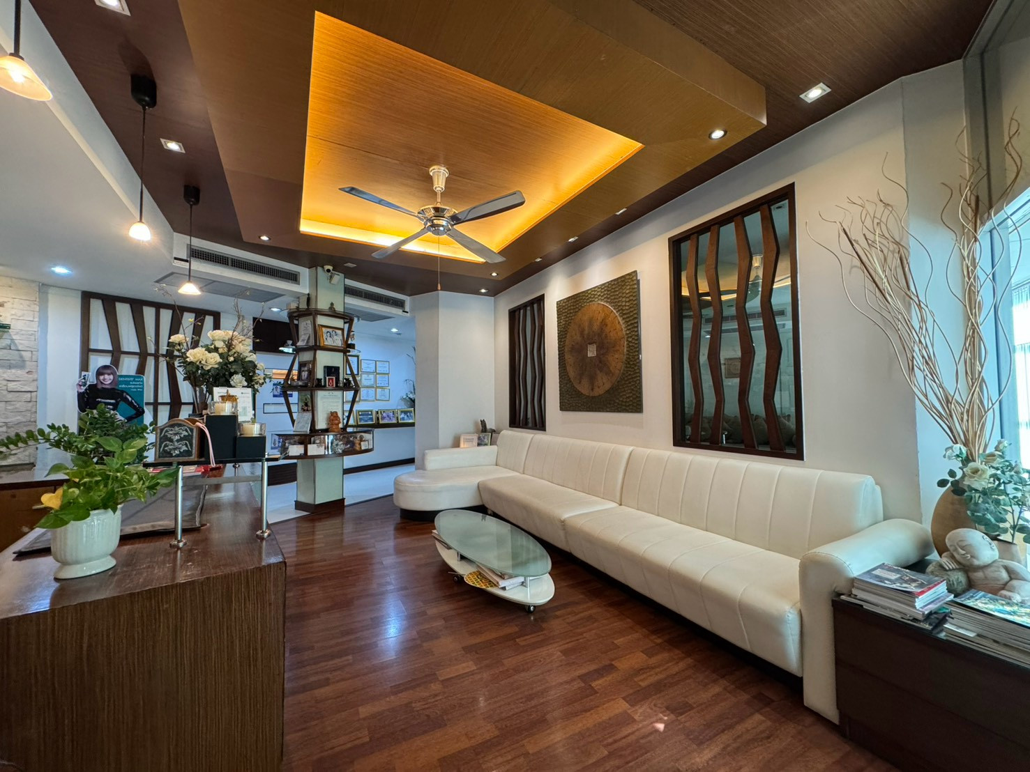 High-end dental clinic for rent, complete with equipment and tools, ready to continue your business. Located in Sukhumvit area, prime location, has parking. High-end dental clinic for rent, complete with equipment and tools, ready to continue your business. Located in Sukhumvit area, prime location, has parking.