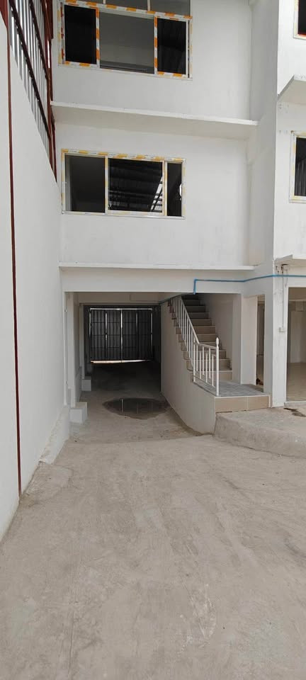Warehouse for rent, product storage space, commercial building, 4 floors, 2 rooms next to each other, good price, good location, Soi Thian Talay 15. Next to Bang Khun Thian Chai Thale Road, 2 units for rent, area 608 sq m., main road, trucks in and out ea – รูปที่ 4