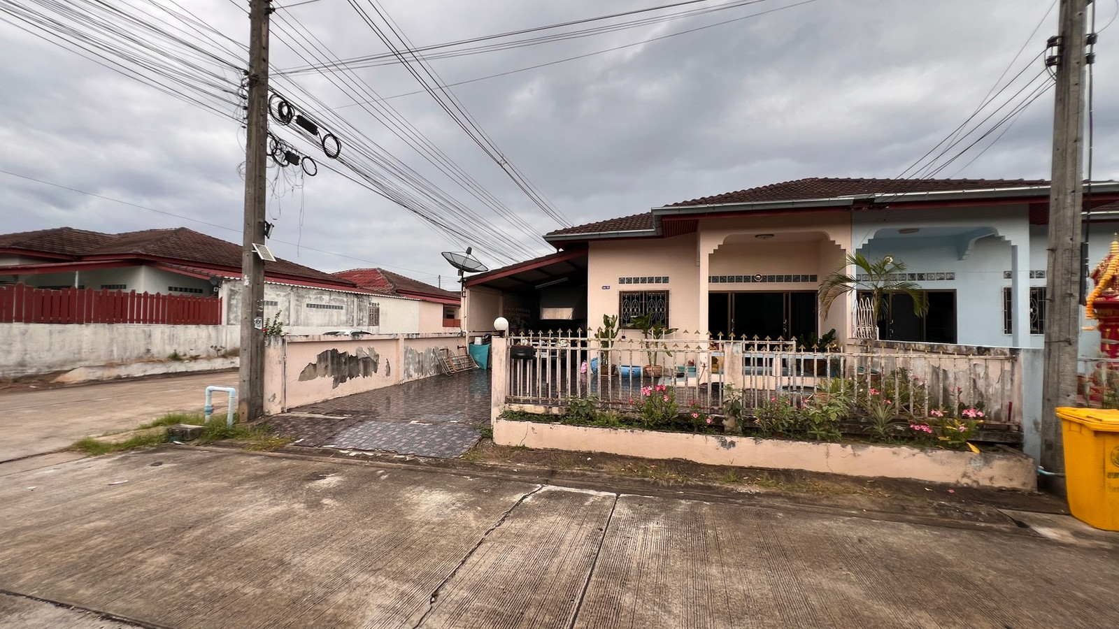 บ้านแฝดชั้นเดียว ห้องริม มบ.บานเย็นวิลล่า ต.หัวเตย บ้านแฝดชั้นเดียว ห้องริม มบ.บานเย็นวิลล่า ต.หัวเตย