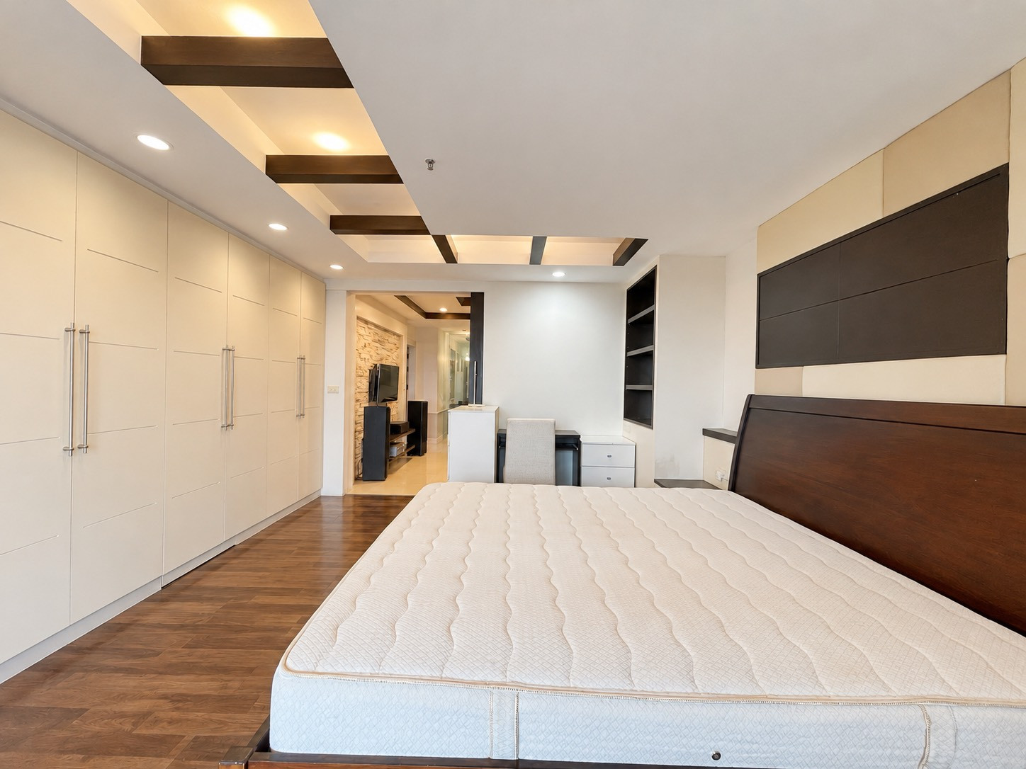 🌆 For rent: State Tower | 44th floor, city view, large room 68 sq m.