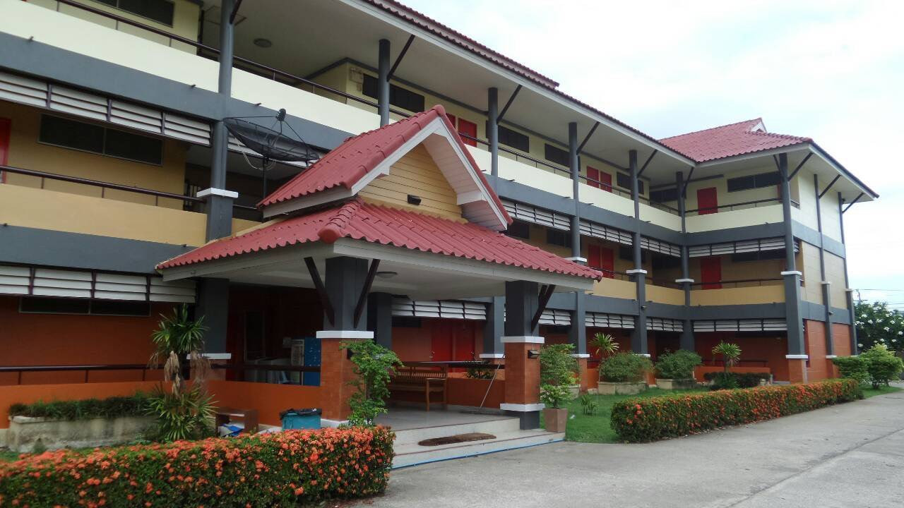 Dormitory for sale with tenants on over 5 rai of land next to Lampang-Chiang Rai highway. Near Lampang Cancer Center and Rajamangala University of Technology. Dormitory for sale with tenants on over 5 rai of land next to Lampang-Chiang Rai highway. Near Lampang Cancer Center and Rajamangala University of Technology.