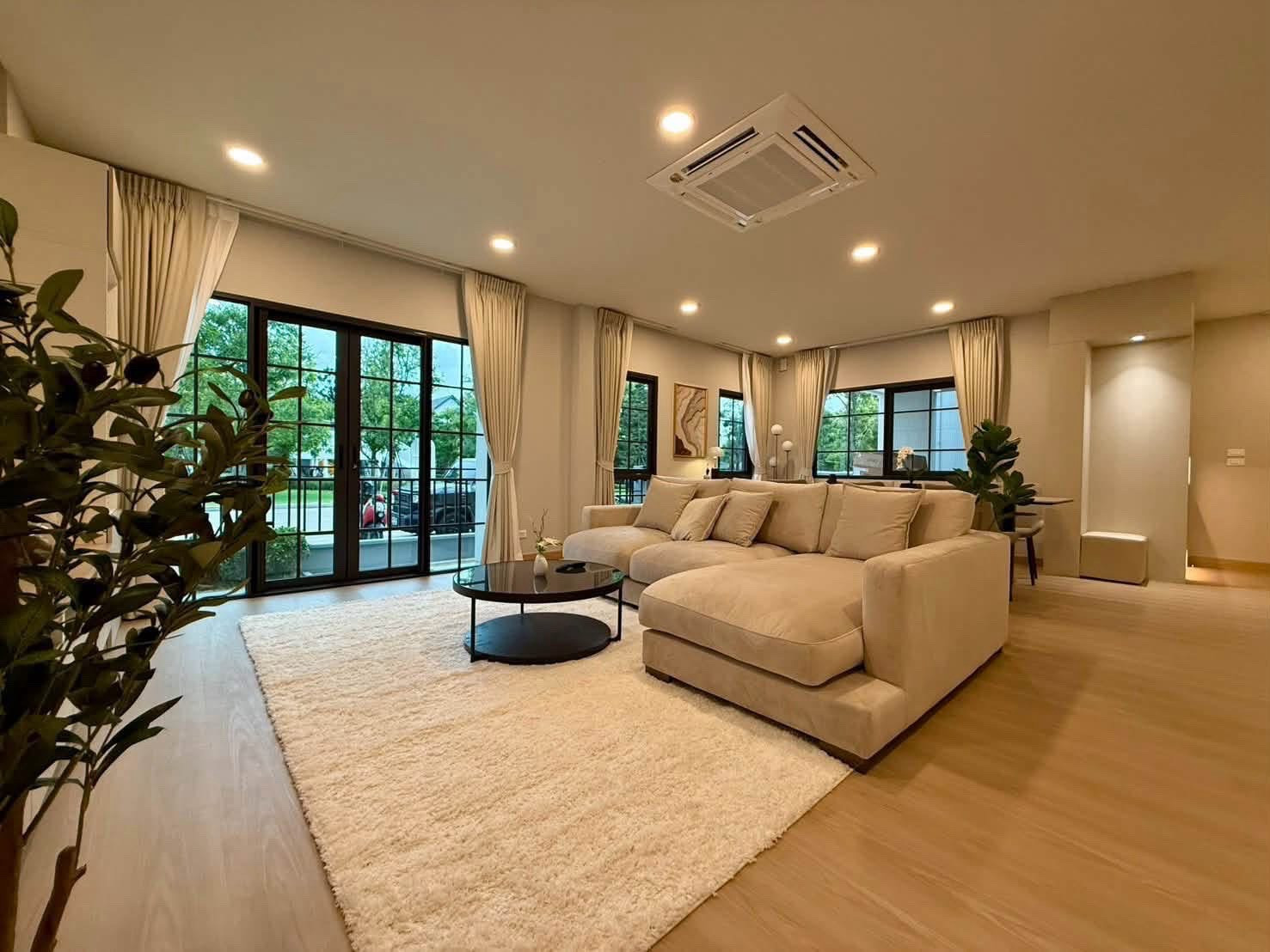 🌟For Rent: Corner Detached House at Centro Bangna phase 2, 4 bedrooms 5 bathrooms. Fully furnished and beautifully decorated. Located Mega Bangna.💥Rental Fee: 120,000 THB/Month. 🌟For Rent: Corner Detached House at Centro Bangna phase 2, 4 bedrooms 5 bathrooms. Fully furnished and beautifully decorated. Located Mega Bangna.💥Rental Fee: 120,000 THB/Month.