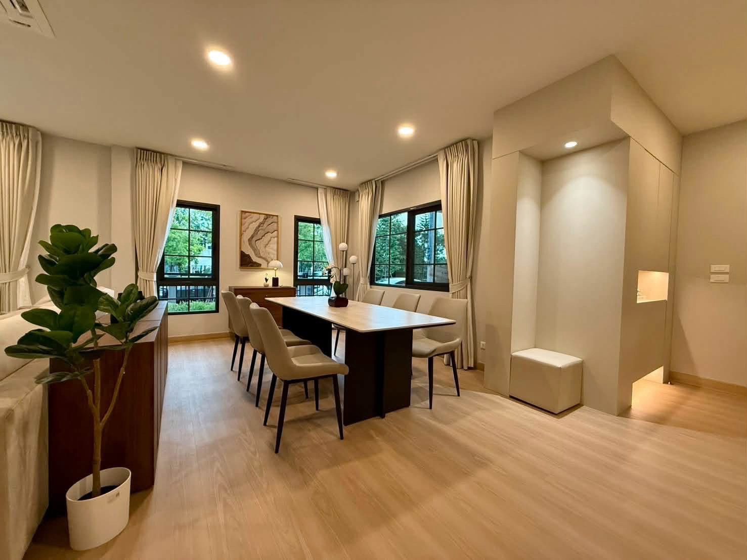 🌟ให้เช่าบ้านเดี่ยวแปลงมุม เซนโทร บางนา เฟส 2 บ้านสวย 2 ชั้น 4 ห้องนอน | 5 ห้องน้ำ เฟอร์นิเจอร์ครบ ตกแต่งสวย พร้อมเข้าอยู่💥ค่าเช่า: 120,000 บาท/เดือน – รูปที่ 4