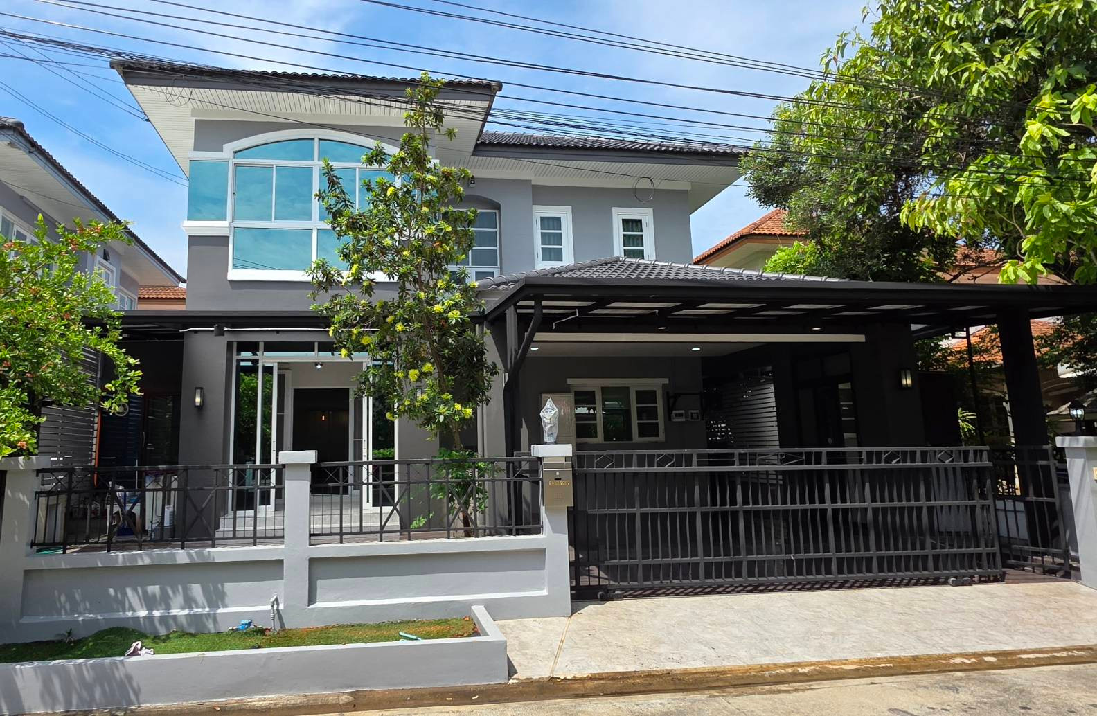 2-story detached house for sale, Ratirom Place Village, a house that meets the needs of every generation. and even cares about the four-legged members of the family Experience the perfect living experience. On a potential location in Ratchaphruek