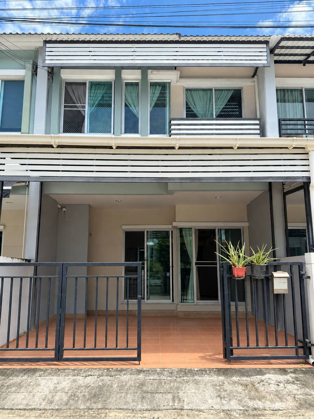 2-story townhome for sale, Vista Park Sathorn-Pinklao, very good location, next to Ratchaphruek Road, fully renovated, ready to move in. 2-story townhome for sale, Vista Park Sathorn-Pinklao, very good location, next to Ratchaphruek Road, fully renovated, ready to move in.