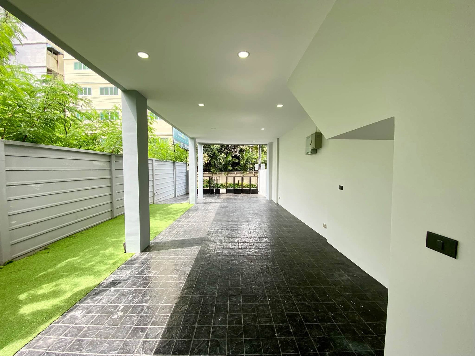 Home office in Sukhumvit 101/1 for Rent/Sales , Close to BTS Punnawhiti, Fully furnished  – รูปที่ 2