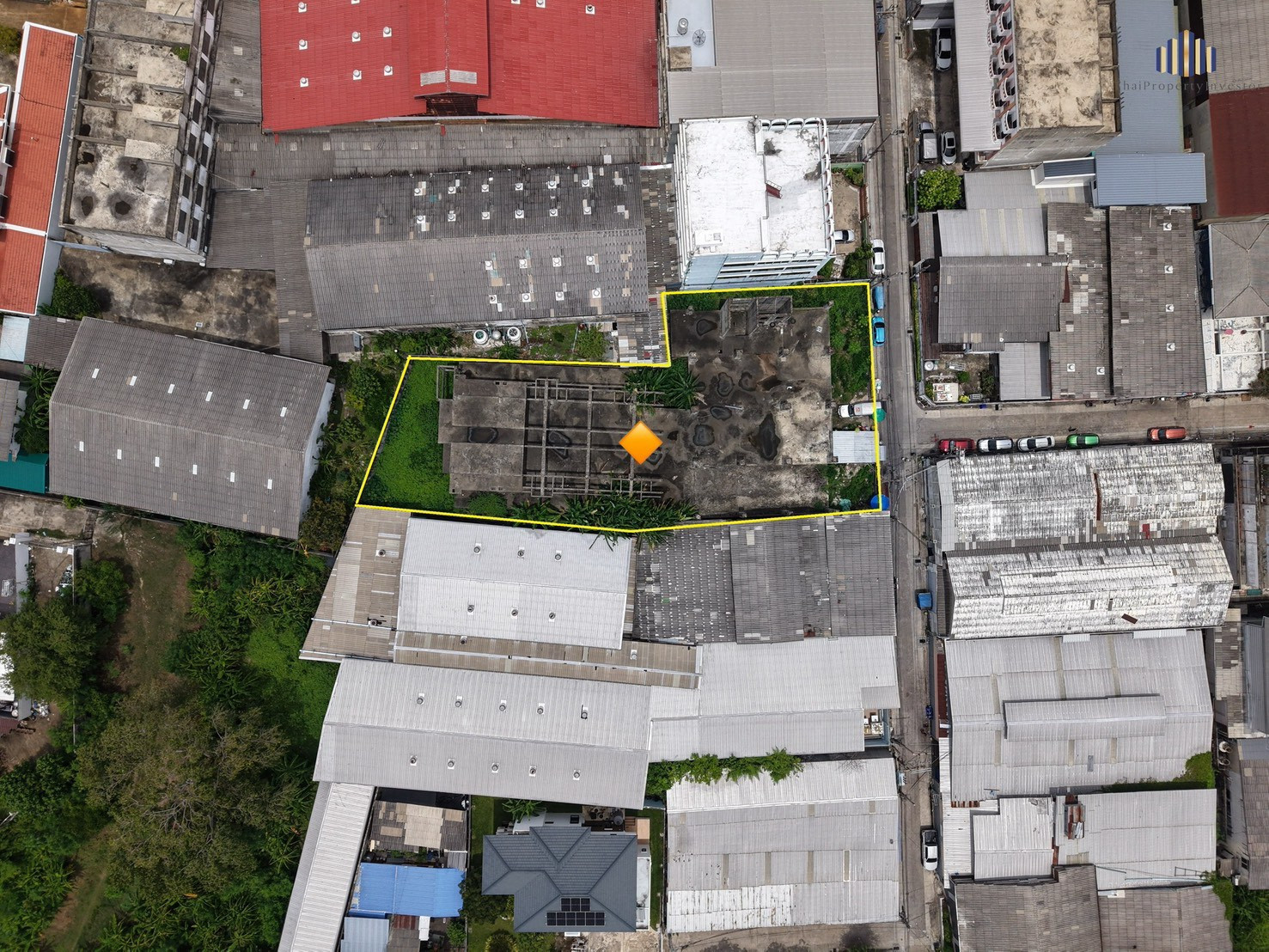 Prime investment land for a dormitory or apartment building!! Land with an existing foundation structure for sale (386.9 sq.w.) in Soi Ratchada 25. The mouth of the alley sits right at the BTS Tha Phra station entry. Prime investment land for a dormitory or apartment building!! Land with an existing foundation structure for sale (386.9 sq.w.) in Soi Ratchada 25. The mouth of the alley sits right at the BTS Tha Phra station entry.
