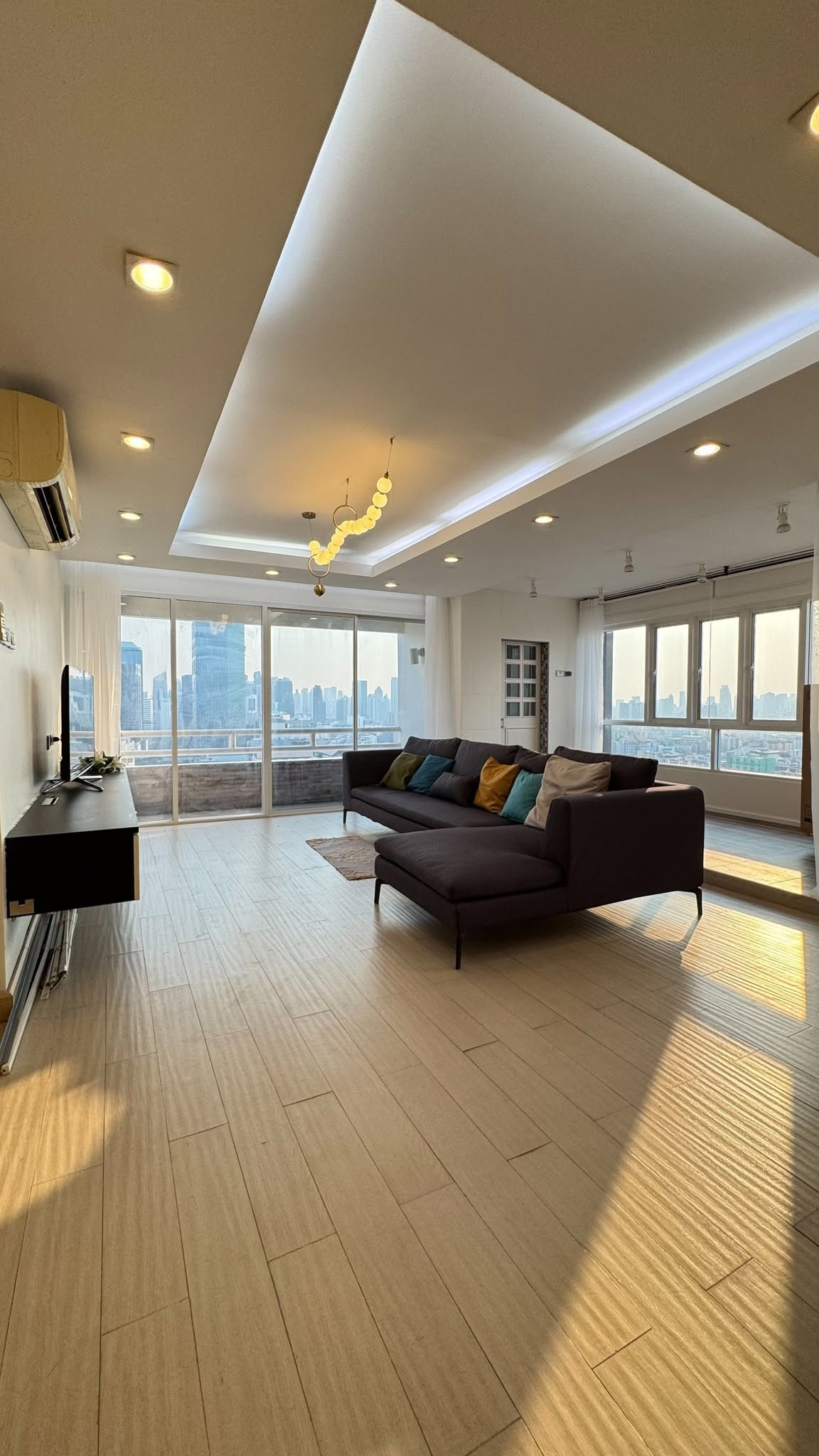 ขาย! ให้เช่า!!! Srivara Mansion ห้องสวย City view! *MRTศูนย์วัฒนธรรม 150ตรม เพียง 64,900บาท/เดือน  – รูปที่ 3