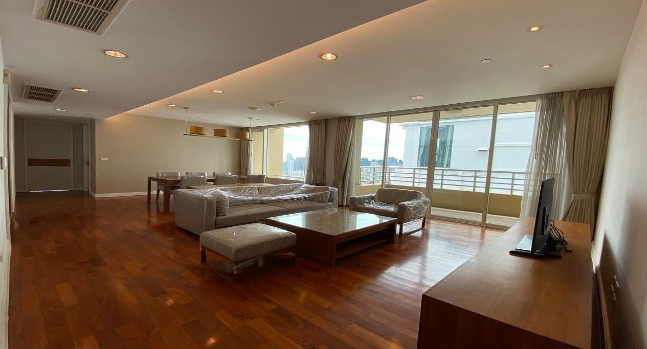LTH16186 - Spacious Apartment for Rent Sukhumvit 39 | 197 sq.m. | 3+1 Beds 3 Baths | BTS Phrom Phong | 98K | Apartment for rent Sukhumvit 39 LTH16186 - Spacious Apartment for Rent Sukhumvit 39 | 197 sq.m. | 3+1 Beds 3 Baths | BTS Phrom Phong | 98K | Apartment for rent Sukhumvit 39