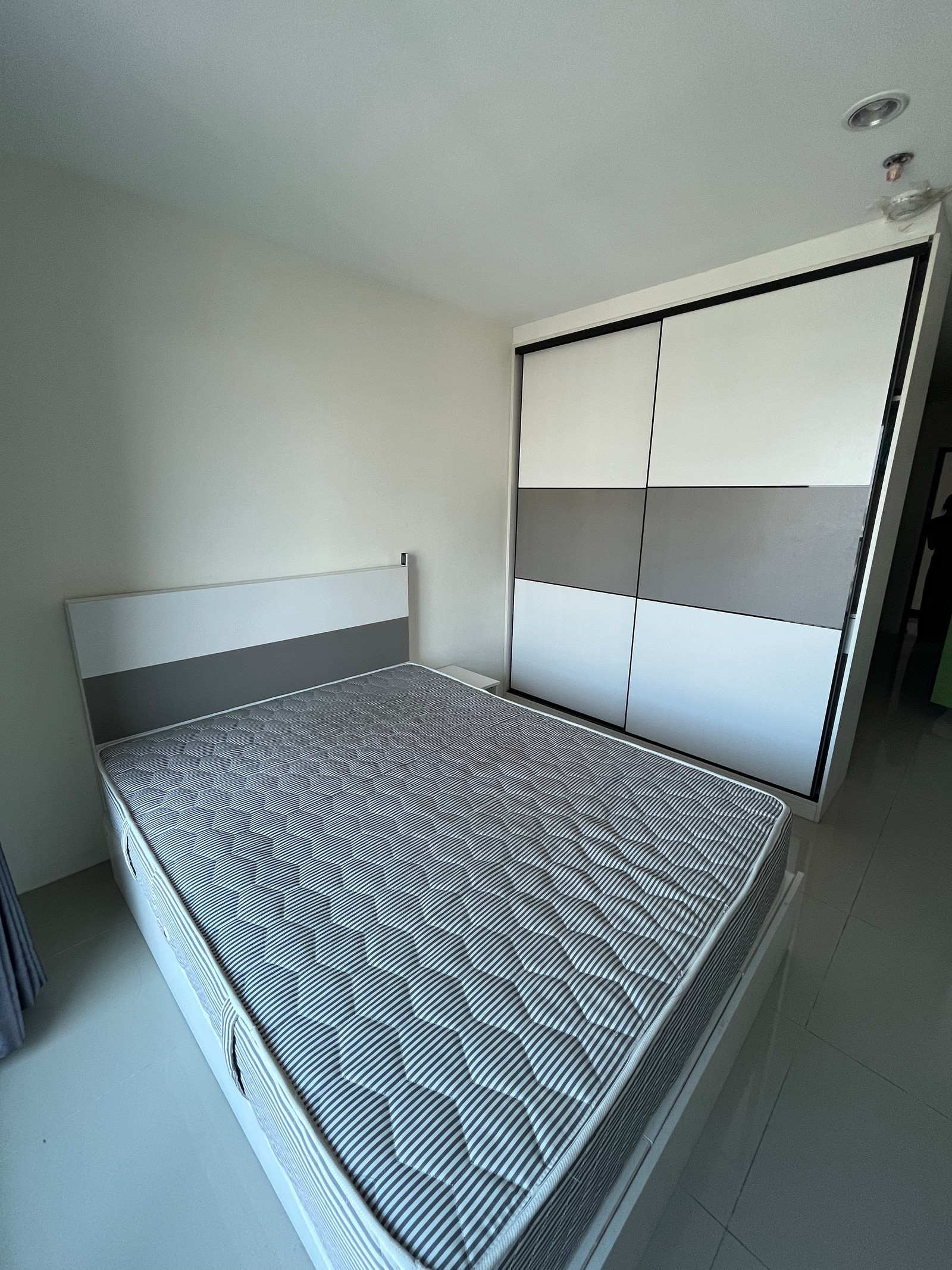 ASAKAN Place Srinagarindra | 19th High Floor 1BR Unit (Directly at Yellow Line MRT Hua Mak) 9,000 THB / Month ASAKAN Place Srinagarindra | 19th High Floor 1BR Unit (Directly at Yellow Line MRT Hua Mak) 9,000 THB / Month