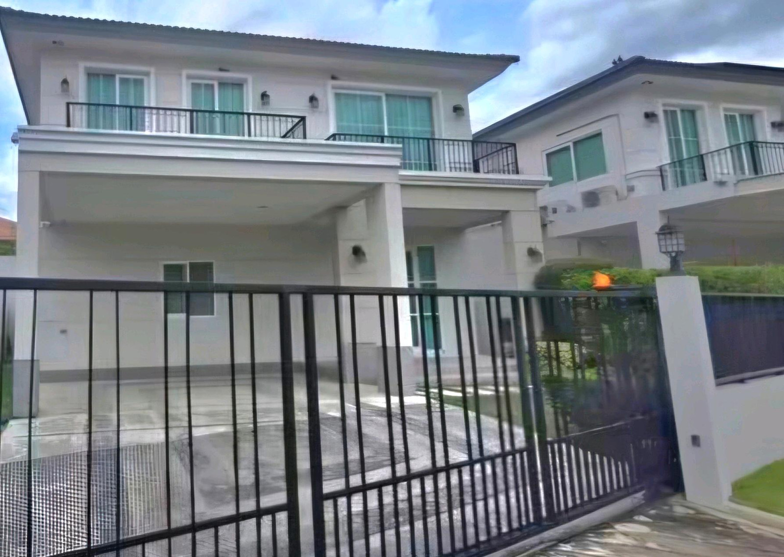 2-storey detached house for rent, 60 sq m., house next to garden + next to club house, Watcharapol/Saimai. 2-storey detached house for rent, 60 sq m., house next to garden + next to club house, Watcharapol/Saimai.