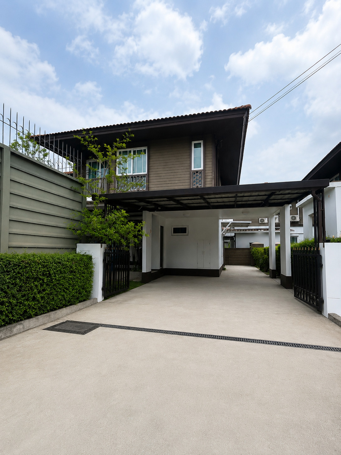 Ready-to-move-in house for sale Corner house Burasiri San Phi Suea, ChiangMai