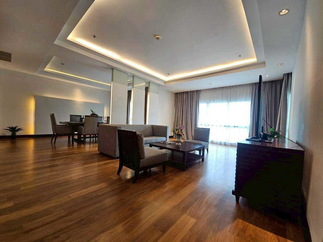 LTH16207 - Pet-Friendly Luxury Condo FOR RENT Royal Residence Park | 275 sq.m. | 4 Beds 3 Baths + 1 Powder Room | BTS Phloenchit | 170K | Pet-friendly luxury condo for rent Ploenchit