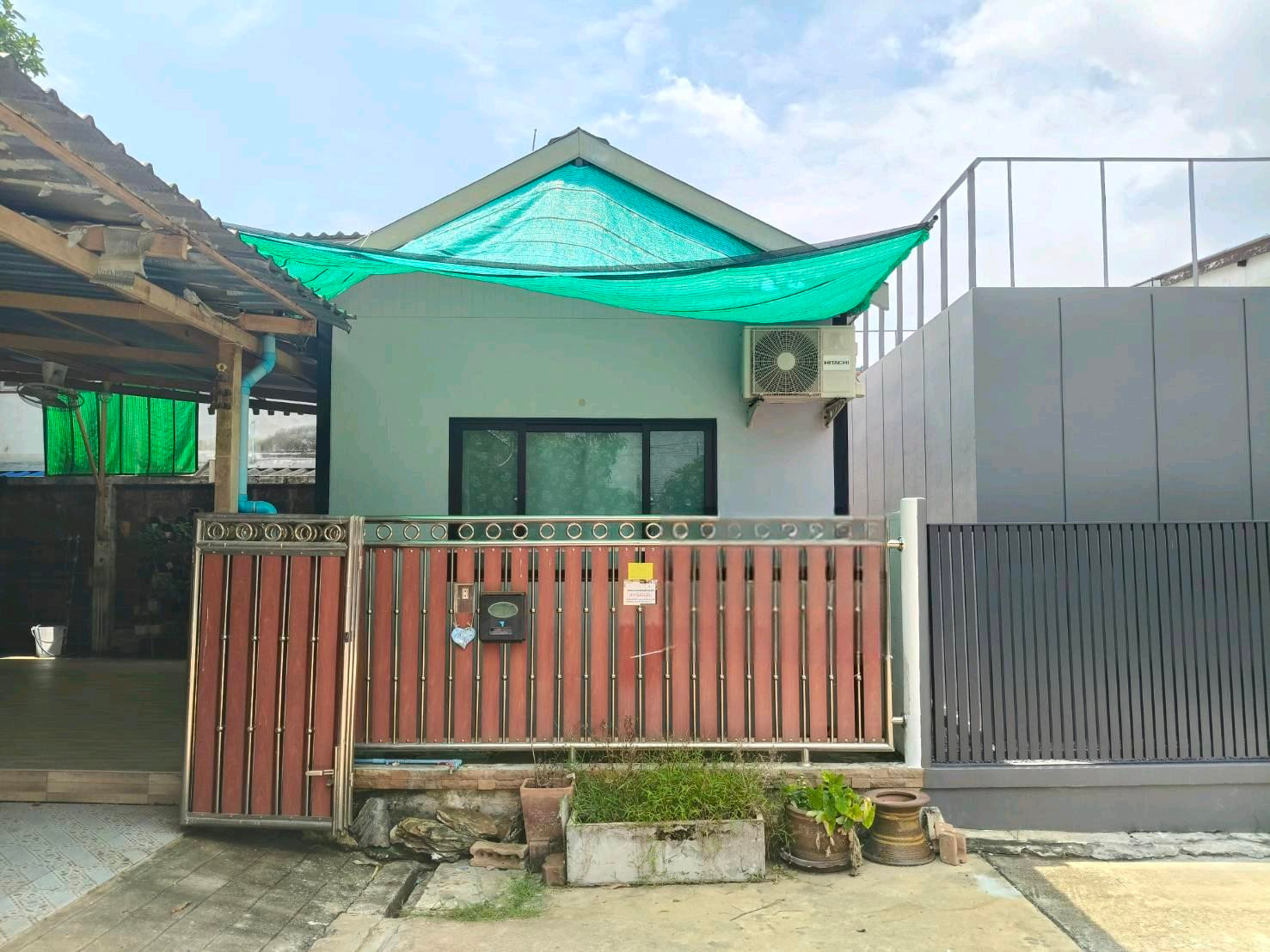 Large 2-story detached house for sale