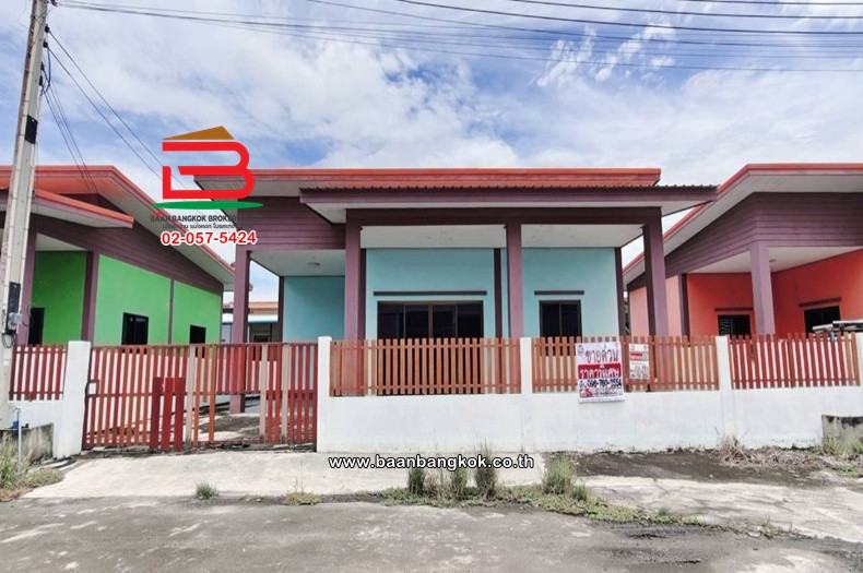Single-storey detached house, area 52.6 sq m., Rom Yen Village (Thetsaban 2), National Highway 3551, Hua Samrong Subdistrict, Plaeng Yao District, Chachoengsao.