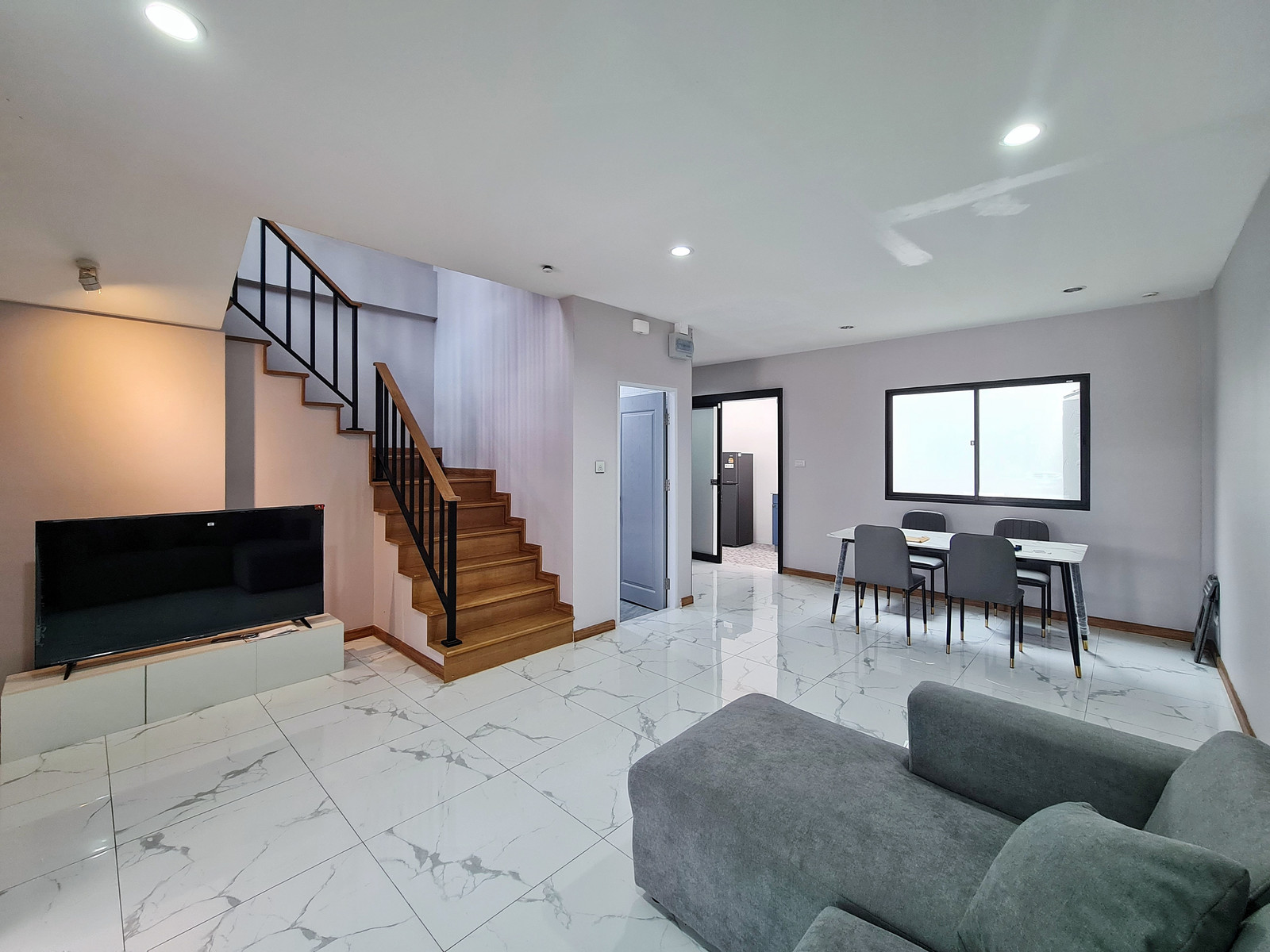 ให้เช่า Townhome 3 ชั้น สไตล์โมเดิร์น📍 ทำเลใจกลางรัชดา–ลาดพร้าว | ลาดพร้าว 80 – รูปที่ 2