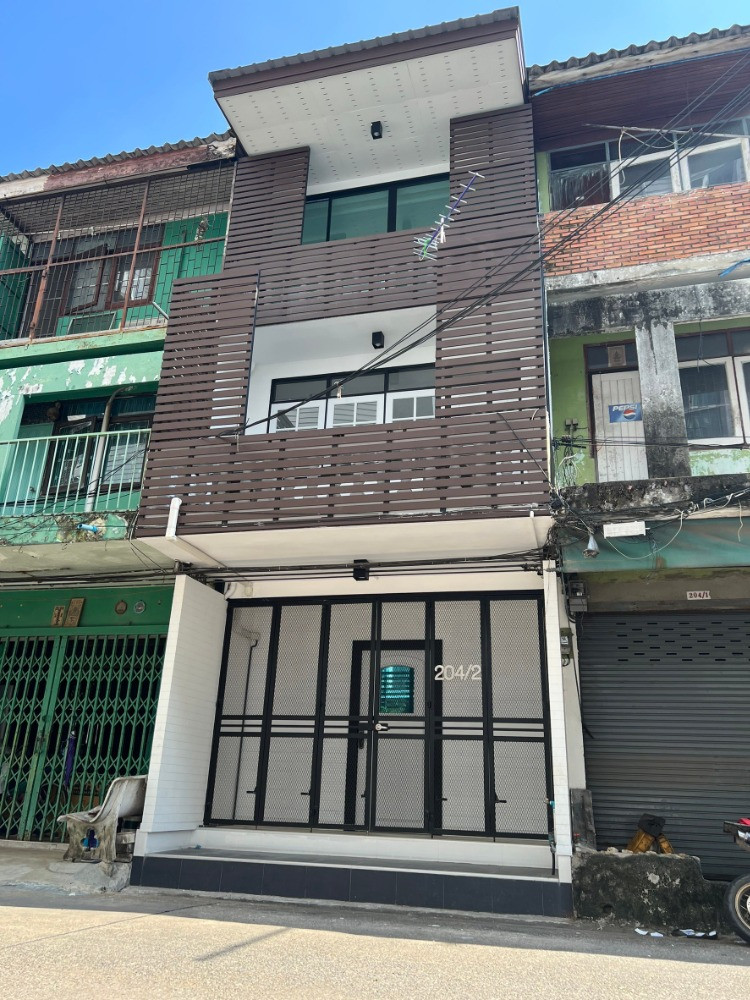 🟢 Commercial building / home office for rent, 3 floors, 52 sq m, usable area 208 sq m, location Sukhumvit 95, near BTS, walk only 500 meters, 3 floors, 5 multi-purpose rooms, 5 bathrooms, 1 kitchen.