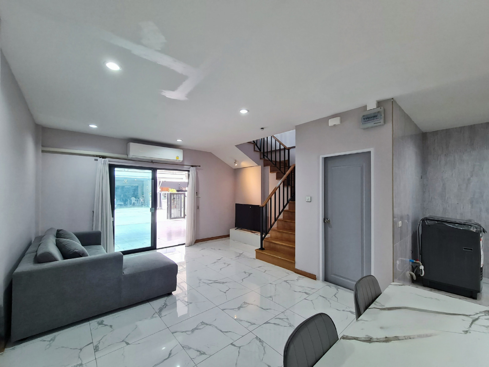 ให้เช่า Townhome 3 ชั้น สไตล์โมเดิร์น📍 ทำเลใจกลางรัชดา–ลาดพร้าว | ลาดพร้าว 80 ให้เช่า Townhome 3 ชั้น สไตล์โมเดิร์น📍 ทำเลใจกลางรัชดา–ลาดพร้าว | ลาดพร้าว 80