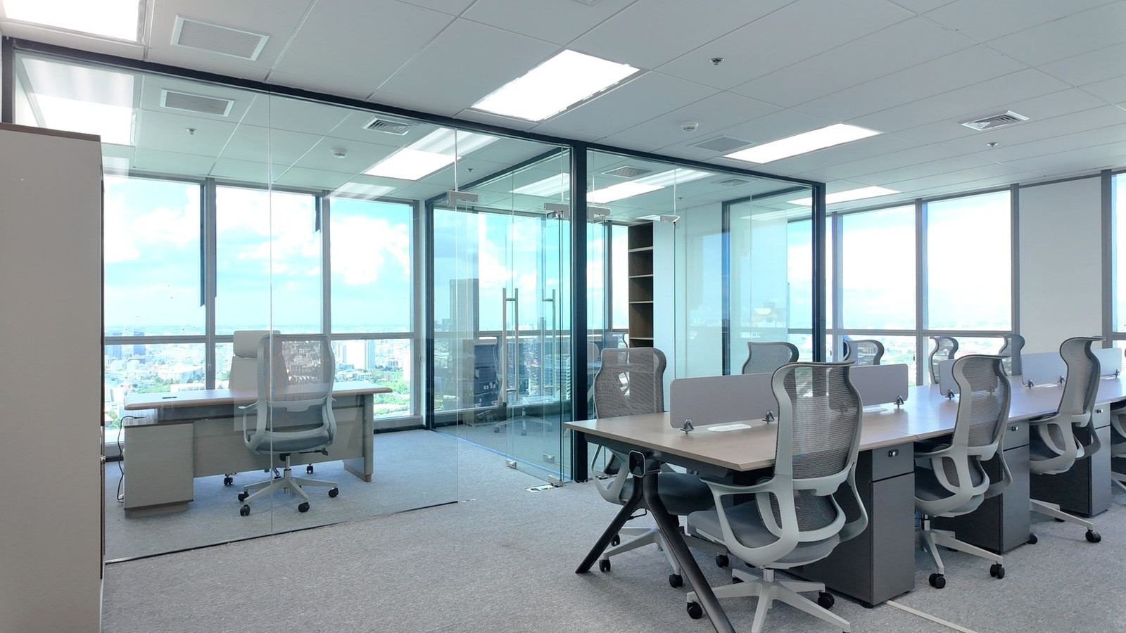 Premium Office Fully Furnished starting at 30 -500 sq m. Ready to move in immediately in the heart of New CBD Rama 9.