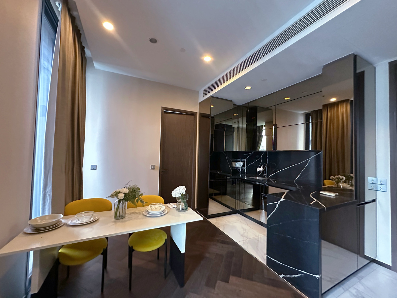 🔥 [HOT DEAL] The Esse สุขุมวิท 36 – Luxury 1-BR ชั้น 15 (20 ม. ถึง BTS ทองหล่อ)