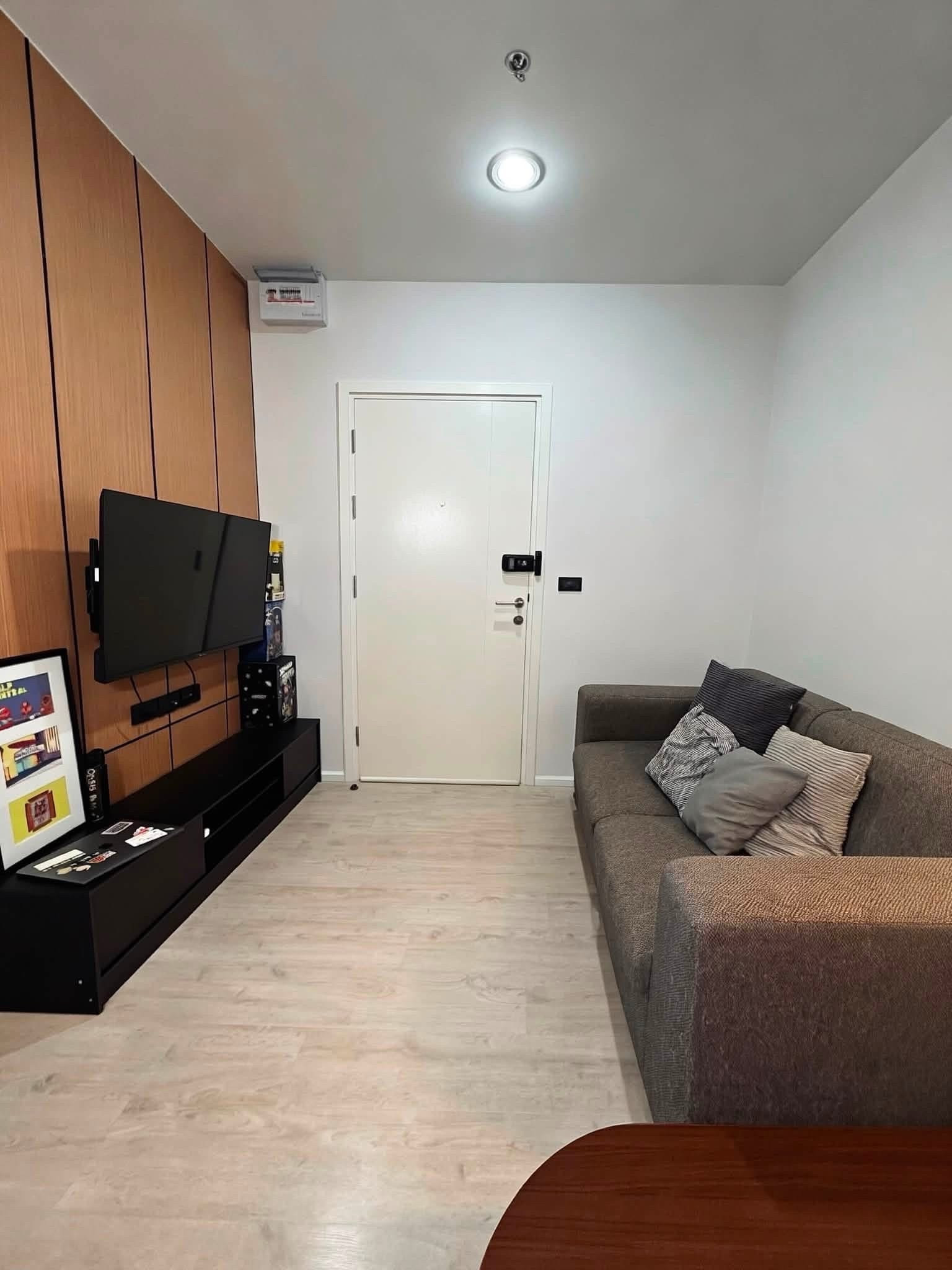 For sale: Aspire Sathorn-Tha Phra, next to BTS Talat Phlu, fully furnished, ready to move in. Suitable for both living in and investing in rentals.