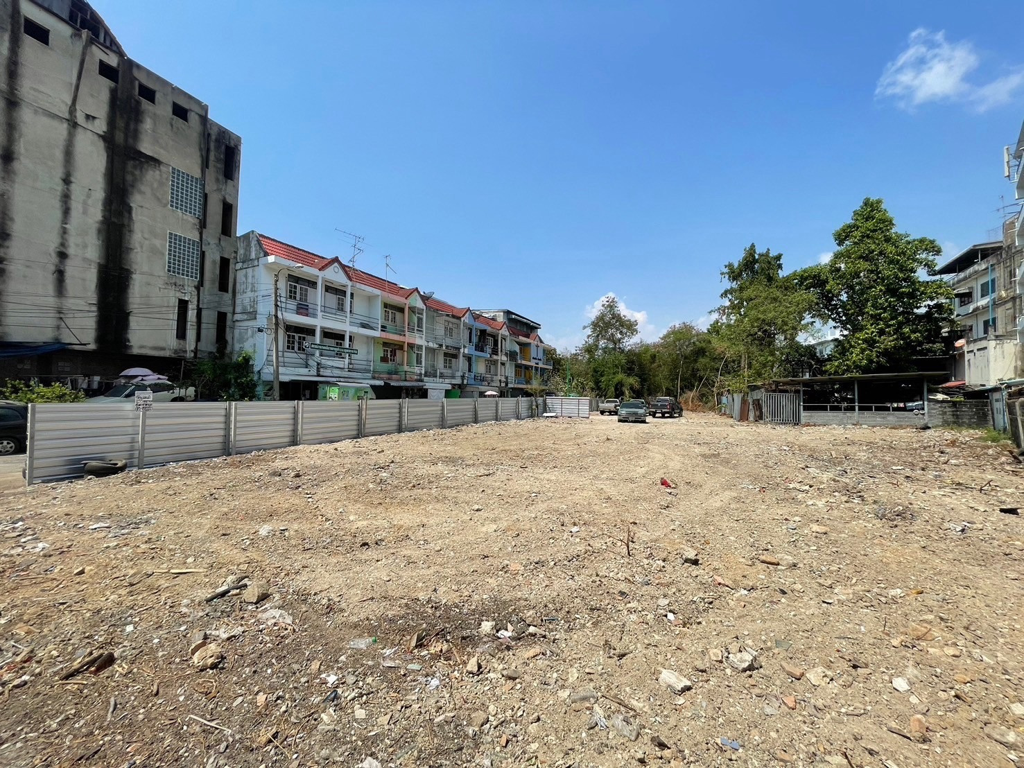 Land for sale next to Sukhumvit Road, very good location, walk to BTS Phraeksa Station, Srinakarin, Robinson, Big C, already filled. Land for sale next to Sukhumvit Road, very good location, walk to BTS Phraeksa Station, Srinakarin, Robinson, Big C, already filled.