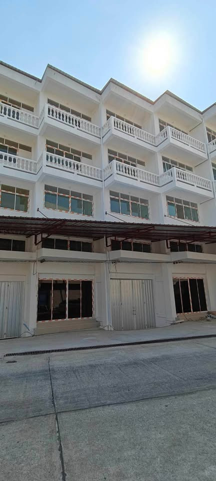 Warehouse for rent, product storage space, commercial building, 4 floors, 2 rooms next to each other, good price, good location, Soi Thian Talay 15. Next to Bang Khun Thian Chai Thale Road, 2 units for rent, area 608 sq m., main road, trucks in and out ea Warehouse for rent, product storage space, commercial building, 4 floors, 2 rooms next to each other, good price, good location, Soi Thian Talay 15. Next to Bang Khun Thian Chai Thale Road, 2 units for rent, area 608 sq m., main road, trucks in and out ea