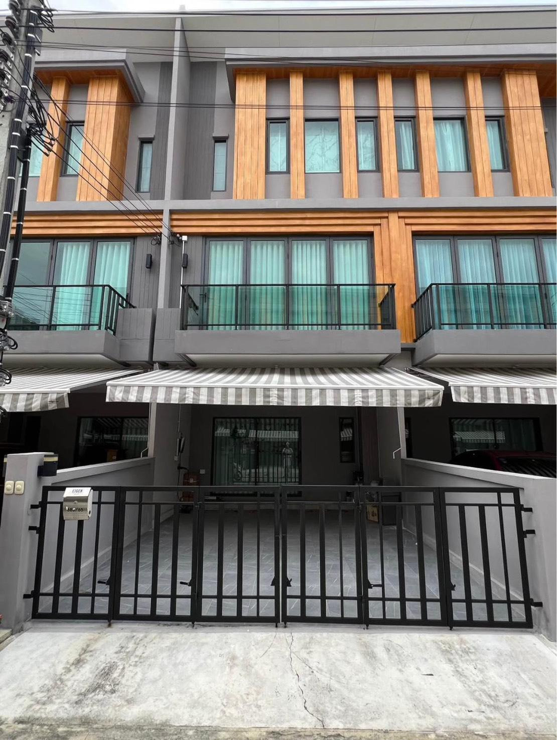 M1814 ให้เช่า ทาวน์โฮม 3 ชั้น โครงการ ไอเจ้นท์ พระราม 9 M1814 ให้เช่า ทาวน์โฮม 3 ชั้น โครงการ ไอเจ้นท์ พระราม 9