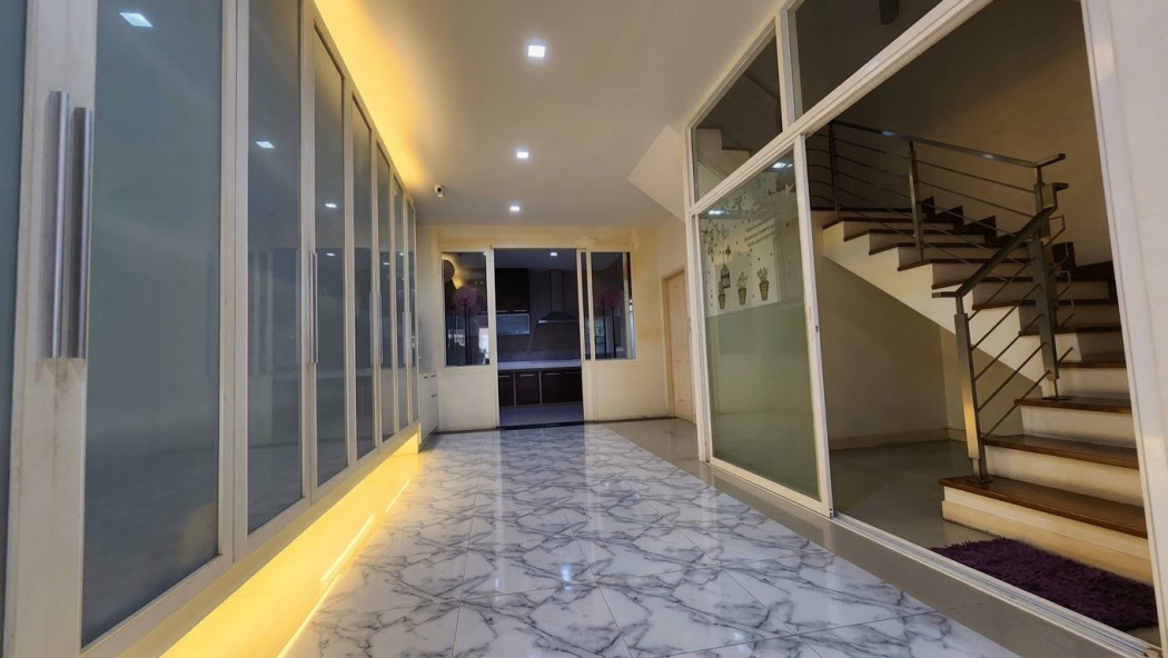 ขาย ทาวน์โฮม  ทาวน์เฮาส์หลังใหญ่ใจกลางเมือง - พื้นที่ใช้สอยจัดเต็ม 340 ตรม 34 งาน  ลึกถึง 24เมตร – รูปที่ 2