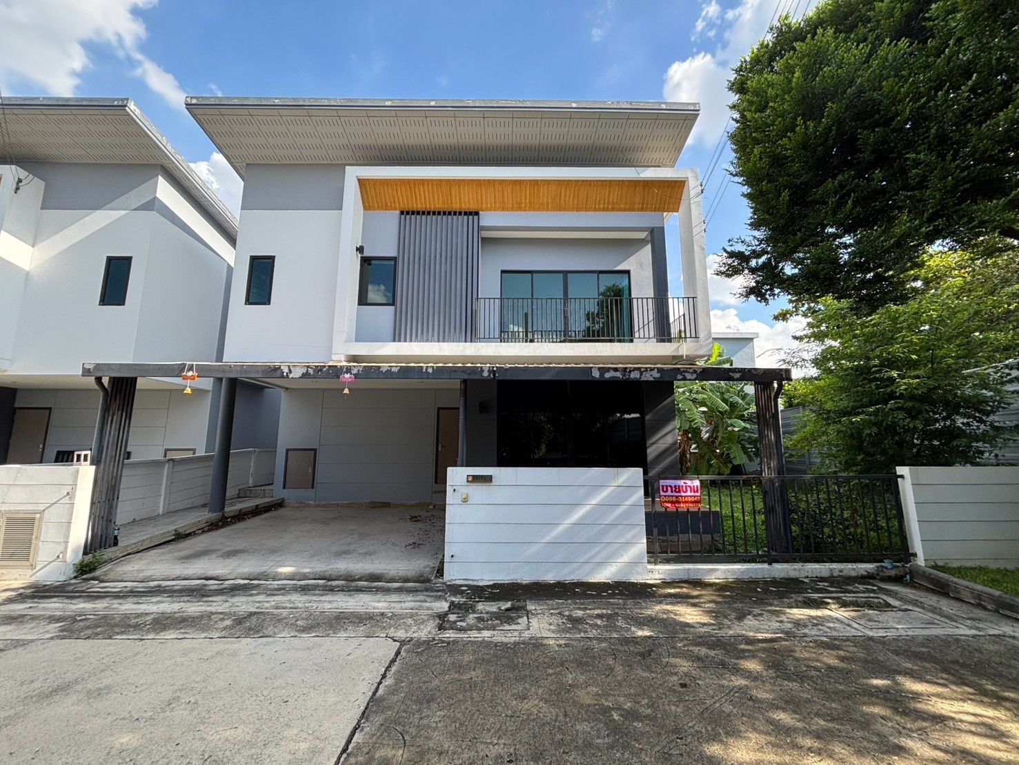 ขายหมู่บ้านชีวารมย์ รังสิต-ดอนเมือง 2 ชั้น ขนาด 55.3 ตรว. 4 ห้องนอน 3 ห้องน้ำ แปลงมุมมีพื้นที่สวนข้างบ้าน1 ห้องเก็บของใต้บันได สนใจติดต่อสอบถาม Line : kornkamolnwz | 086-314-9049 ขายหมู่บ้านชีวารมย์ รังสิต-ดอนเมือง 2 ชั้น ขนาด 55.3 ตรว. 4 ห้องนอน 3 ห้องน้ำ แปลงมุมมีพื้นที่สวนข้างบ้าน1 ห้องเก็บของใต้บันได สนใจติดต่อสอบถาม Line : kornkamolnwz | 086-314-9049