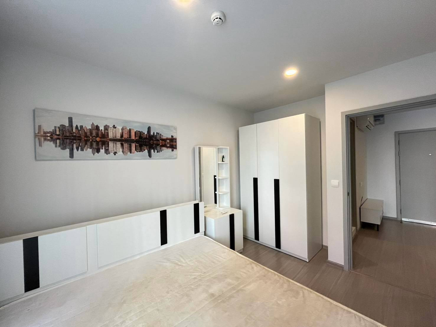 Urgent sale, cheapest price, free transfer fee, golden opportunity for investors, Aspire Asoke-Ratchada. Urgent sale, cheapest price, free transfer fee, golden opportunity for investors, Aspire Asoke-Ratchada.